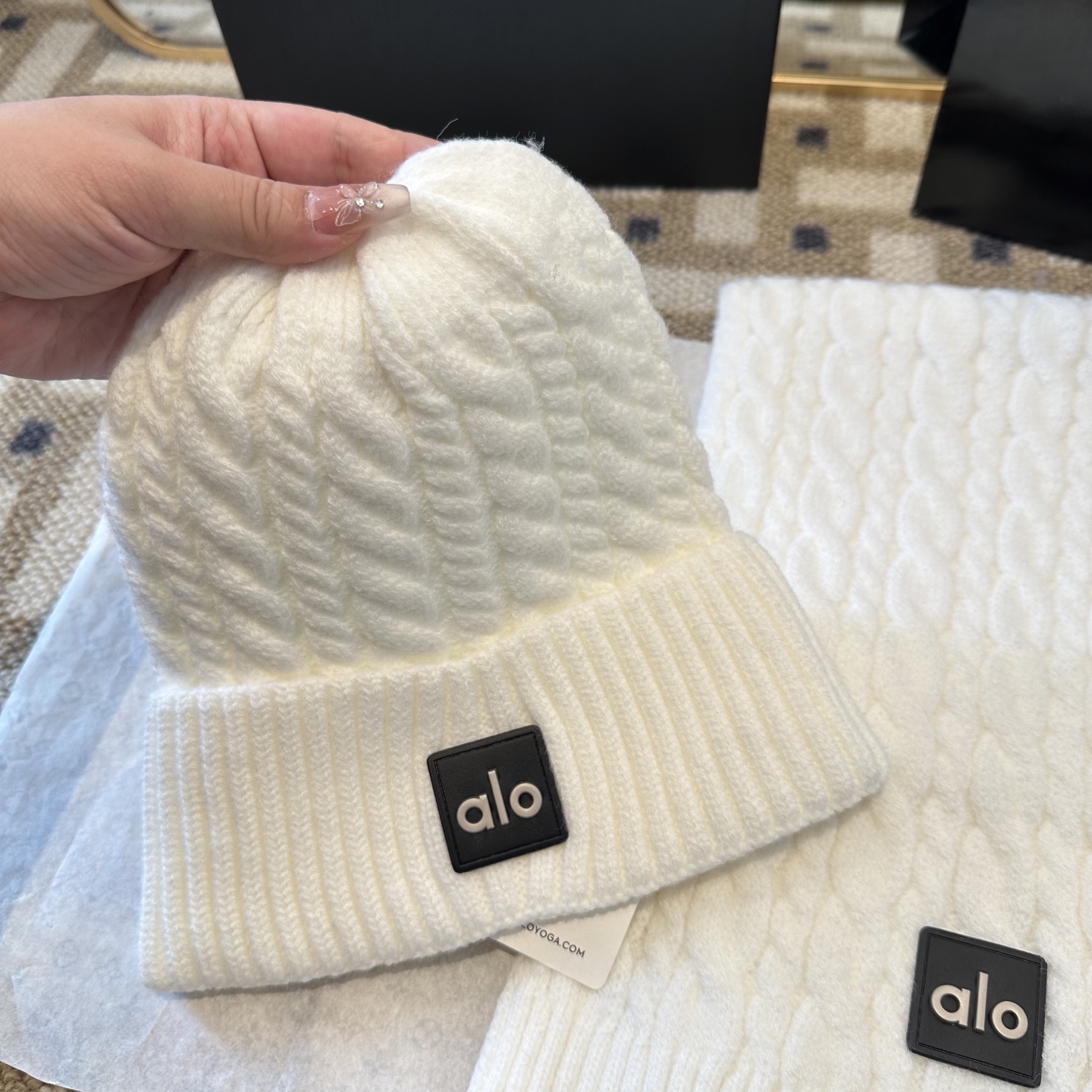 P125 alo 针织🧶套装
砖柜新款！一上架便火遍小红书~
全网首发 对色对版
首批货量充足 快快入手