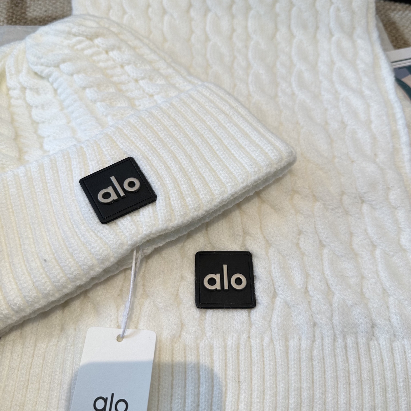 P125 alo 针织🧶套装
砖柜新款！一上架便火遍小红书~
全网首发 对色对版
首批货量充足 快快入手