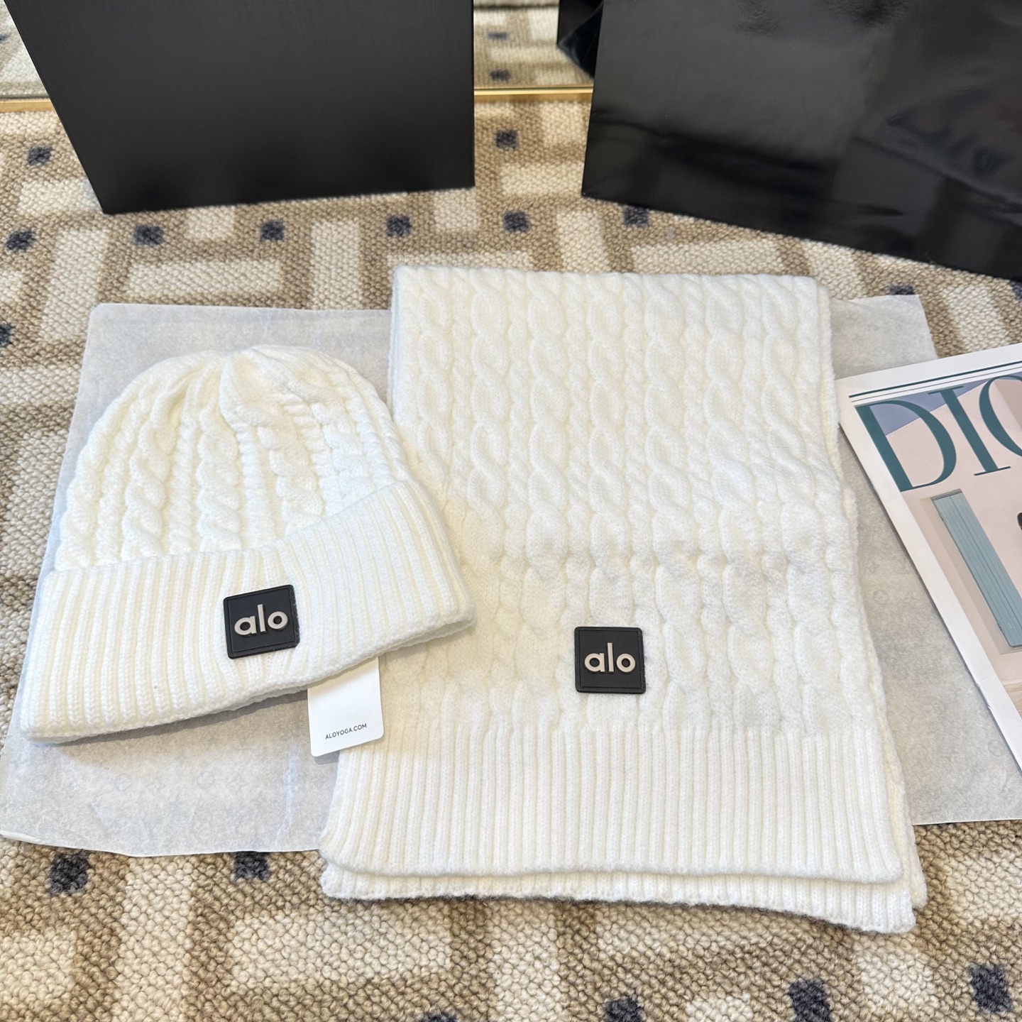 P125 alo 针织🧶套装
砖柜新款！一上架便火遍小红书~
全网首发 对色对版
首批货量充足 快快入手