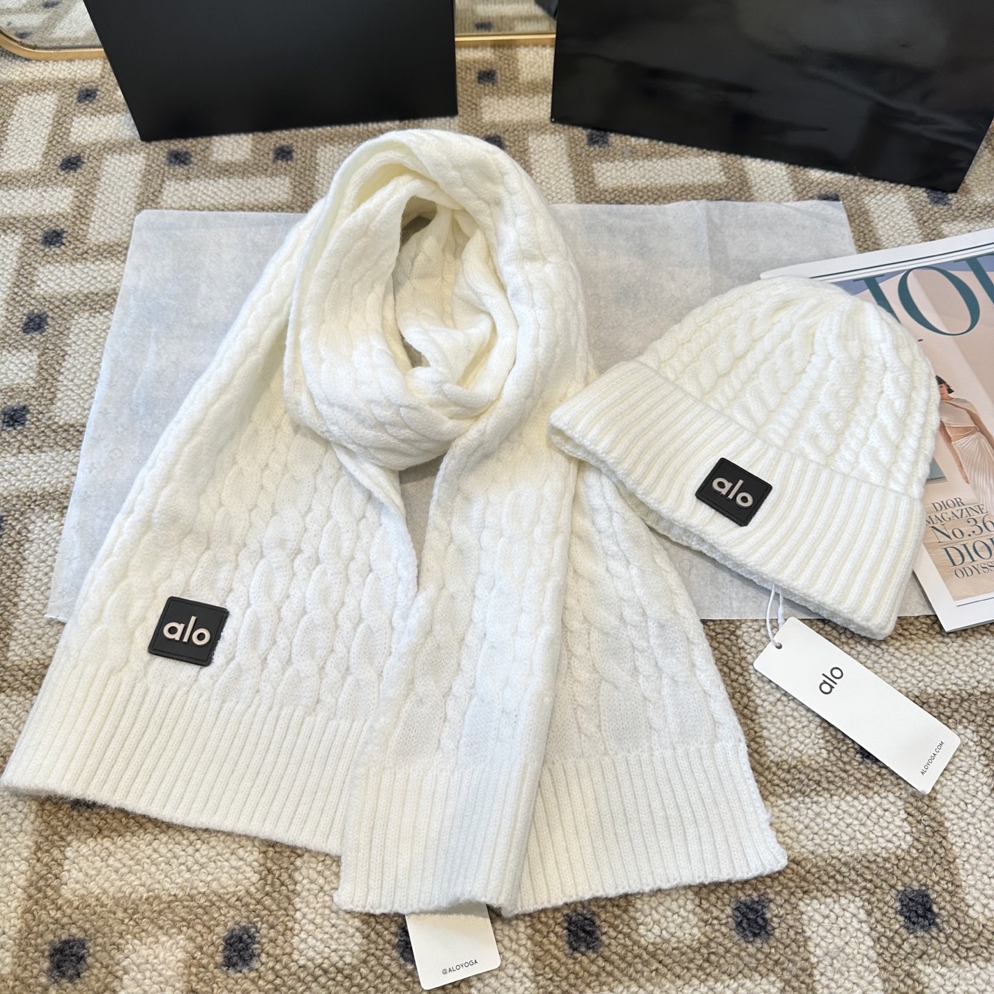 P125 alo 针织🧶套装
砖柜新款！一上架便火遍小红书~
全网首发 对色对版
首批货量充足 快快入手