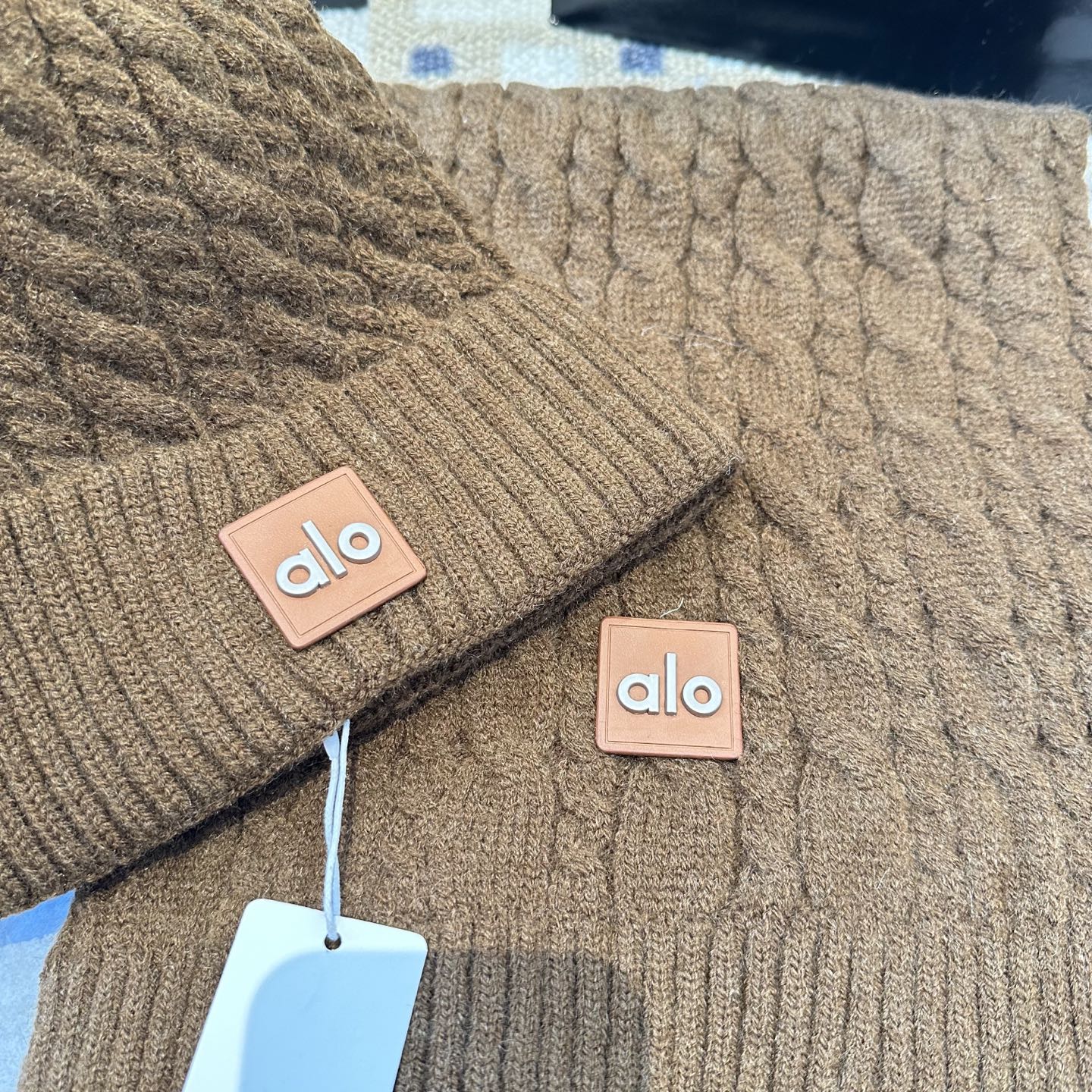 P125 alo 针织🧶套装
砖柜新款！一上架便火遍小红书~
全网首发 对色对版
首批货量充足 快快入手