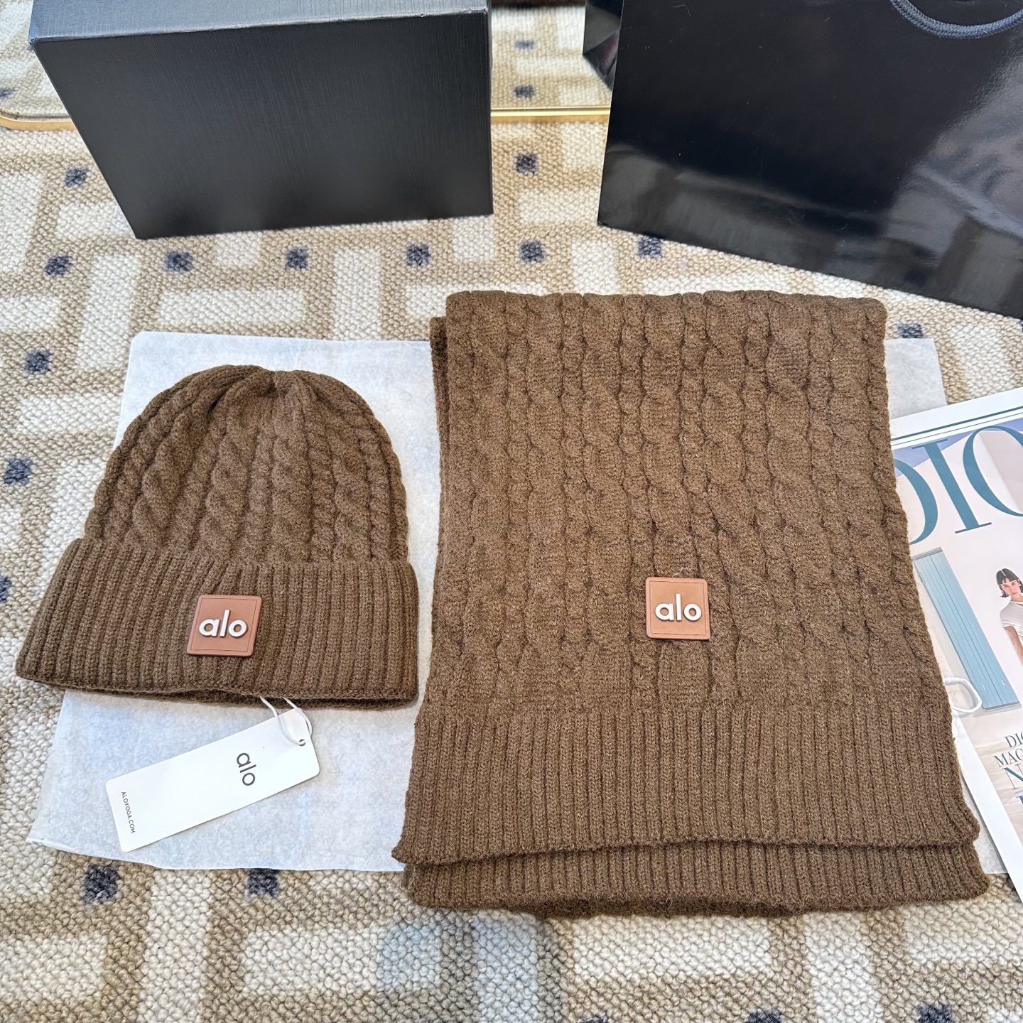 P125 alo 针织🧶套装
砖柜新款！一上架便火遍小红书~
全网首发 对色对版
首批货量充足 快快入手