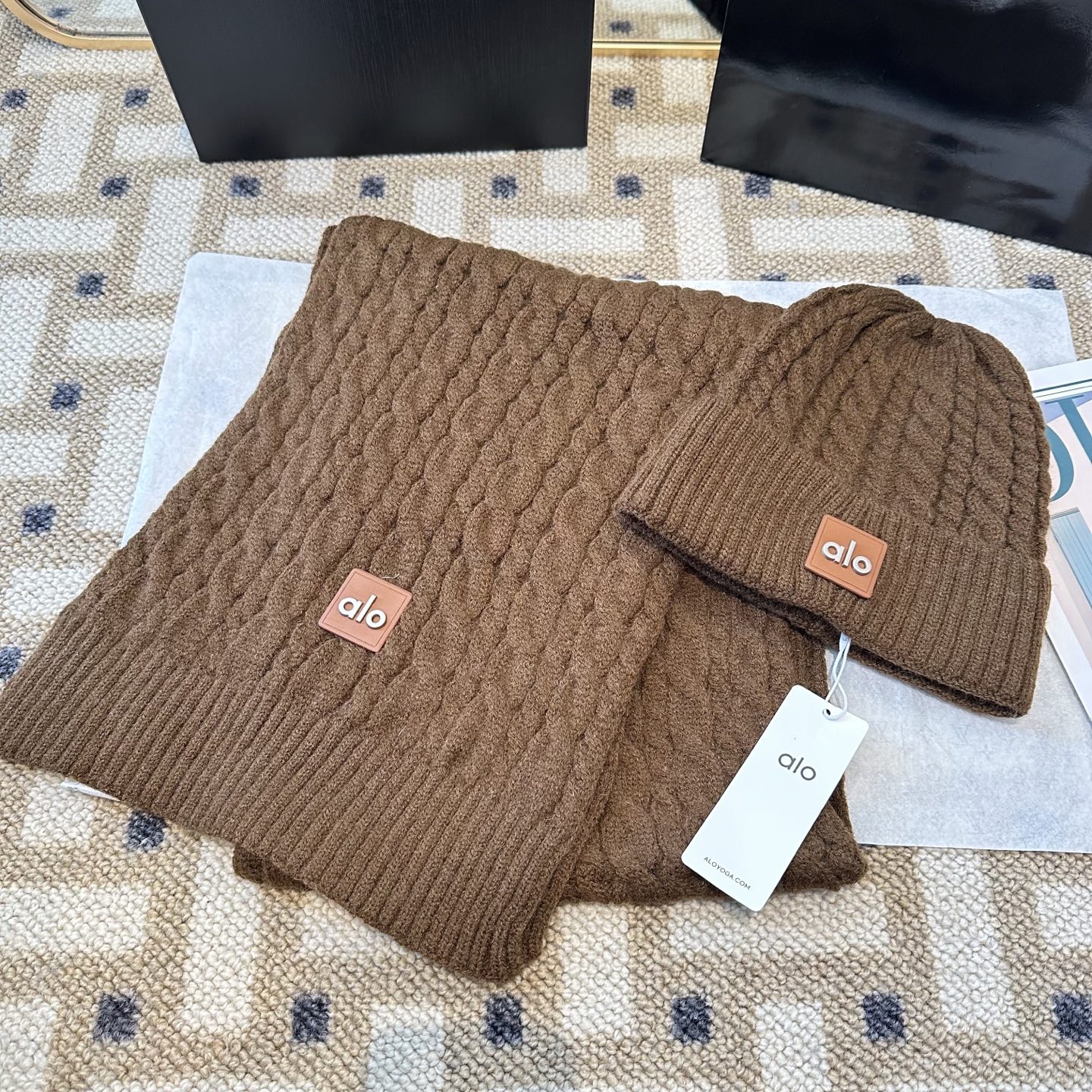 P125 alo 针织🧶套装
砖柜新款！一上架便火遍小红书~
全网首发 对色对版
首批货量充足 快快入手