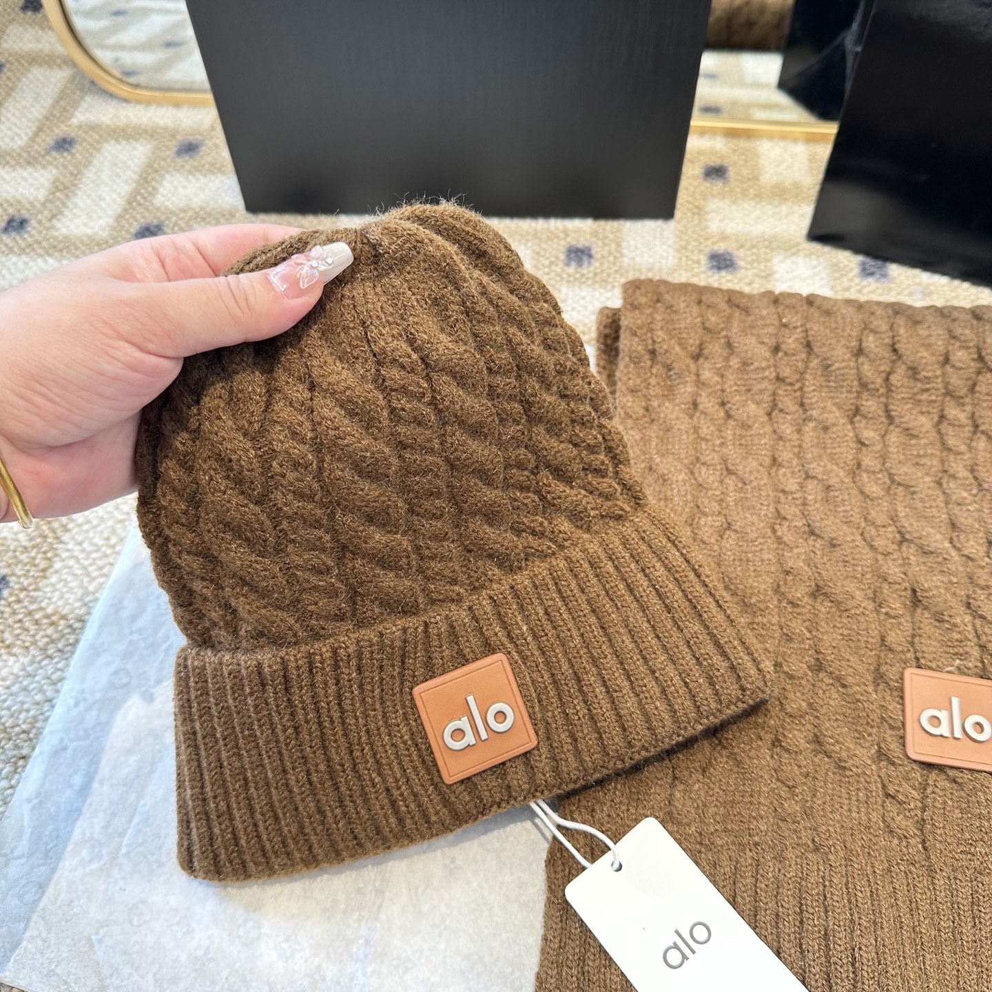 P125 alo 针织🧶套装
砖柜新款！一上架便火遍小红书~
全网首发 对色对版
首批货量充足 快快入手