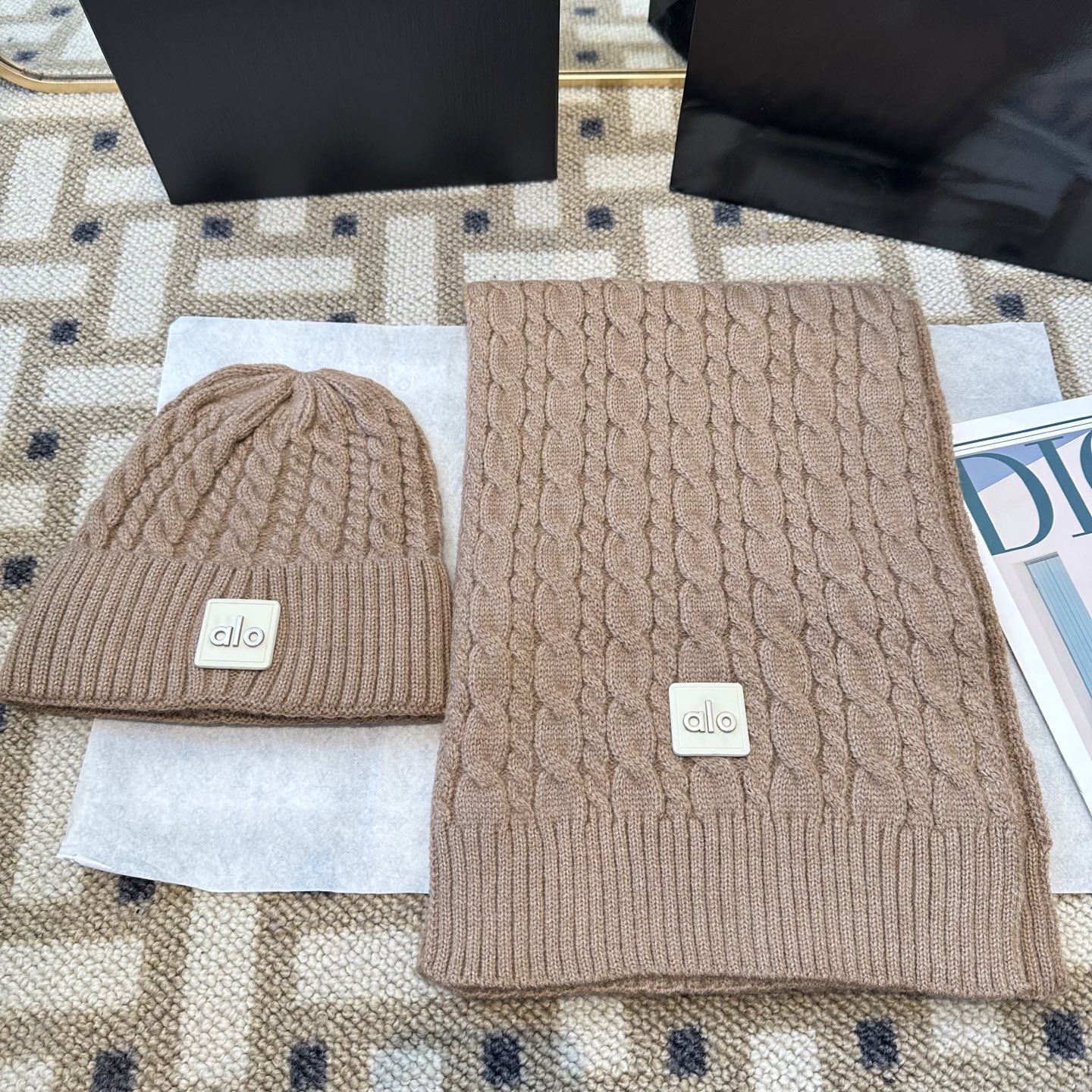 P125 alo 针织🧶套装
砖柜新款！一上架便火遍小红书~
全网首发 对色对版
首批货量充足 快快入手