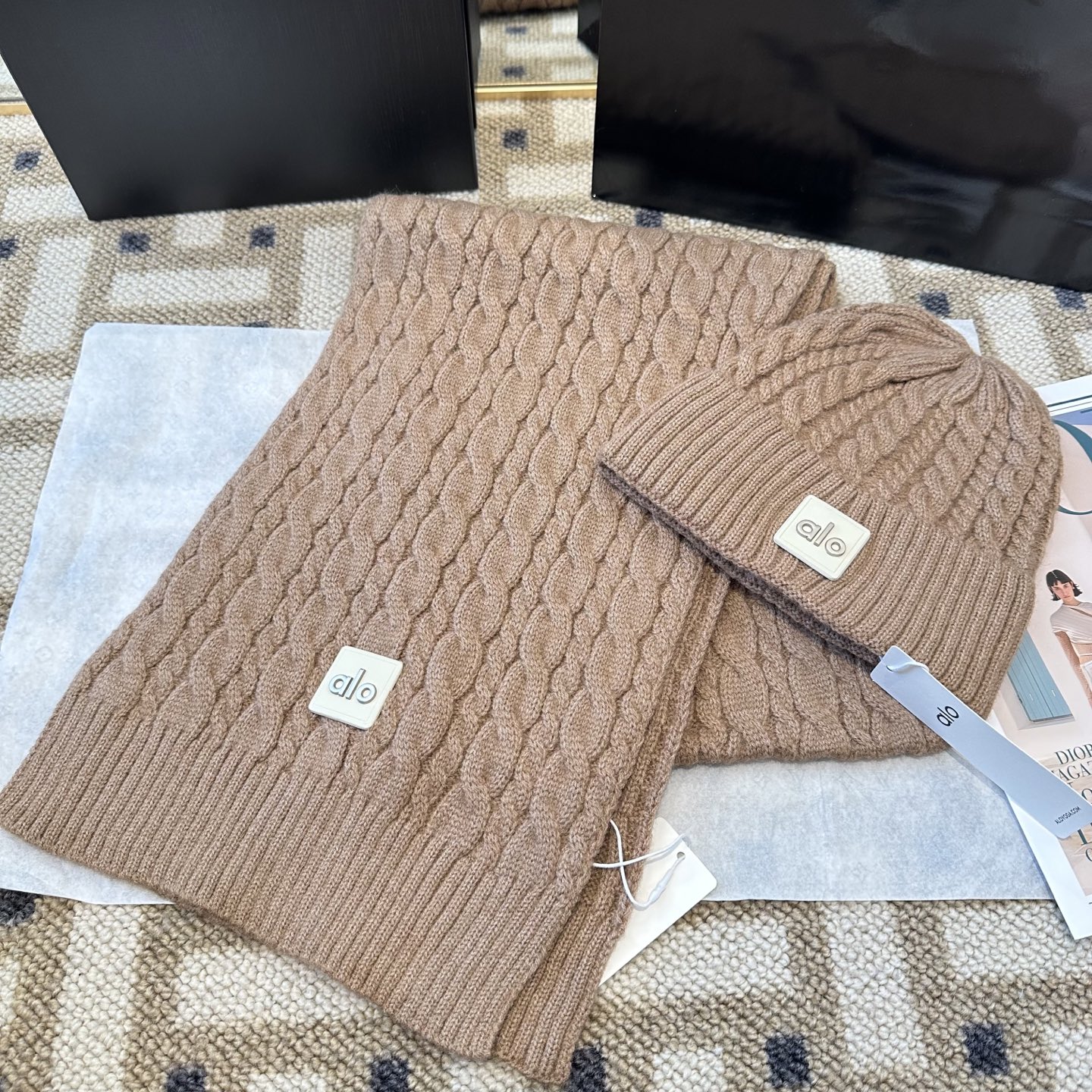 P125 alo 针织🧶套装
砖柜新款！一上架便火遍小红书~
全网首发 对色对版
首批货量充足 快快入手