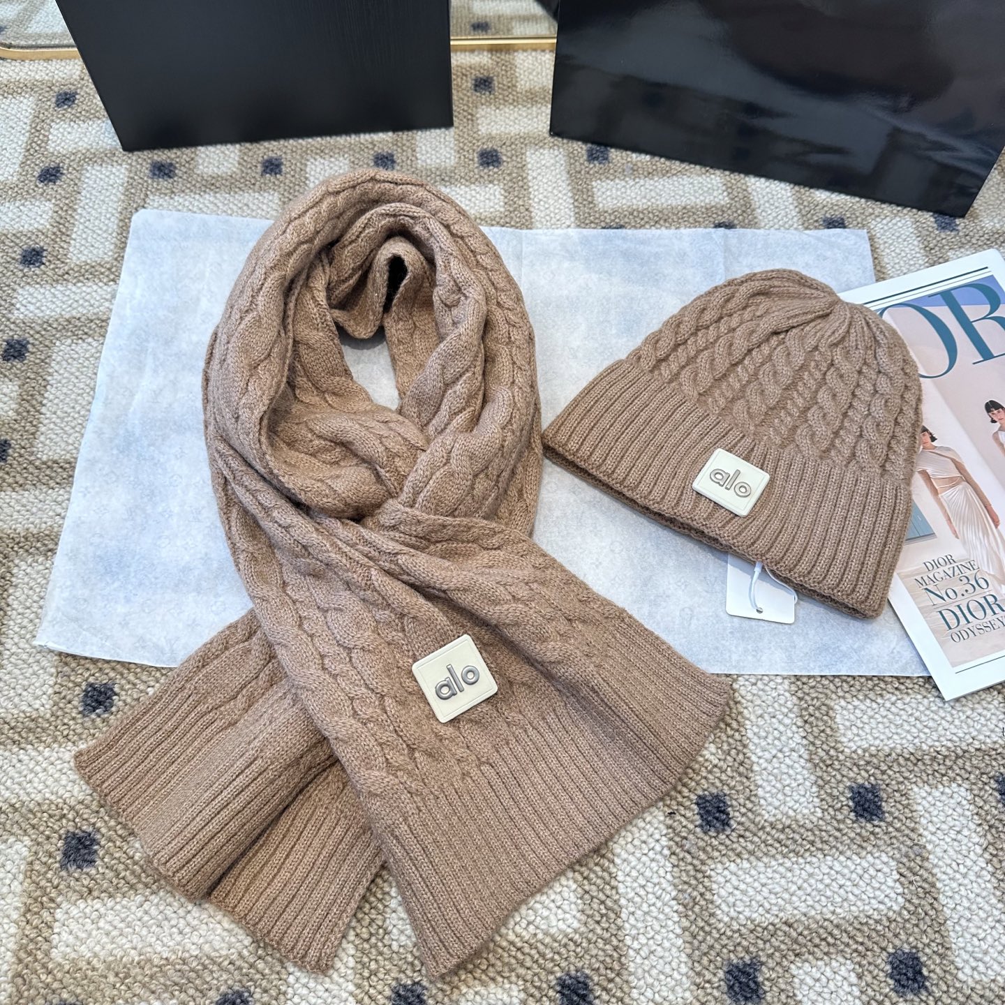 P125 alo 针织🧶套装
砖柜新款！一上架便火遍小红书~
全网首发 对色对版
首批货量充足 快快入手