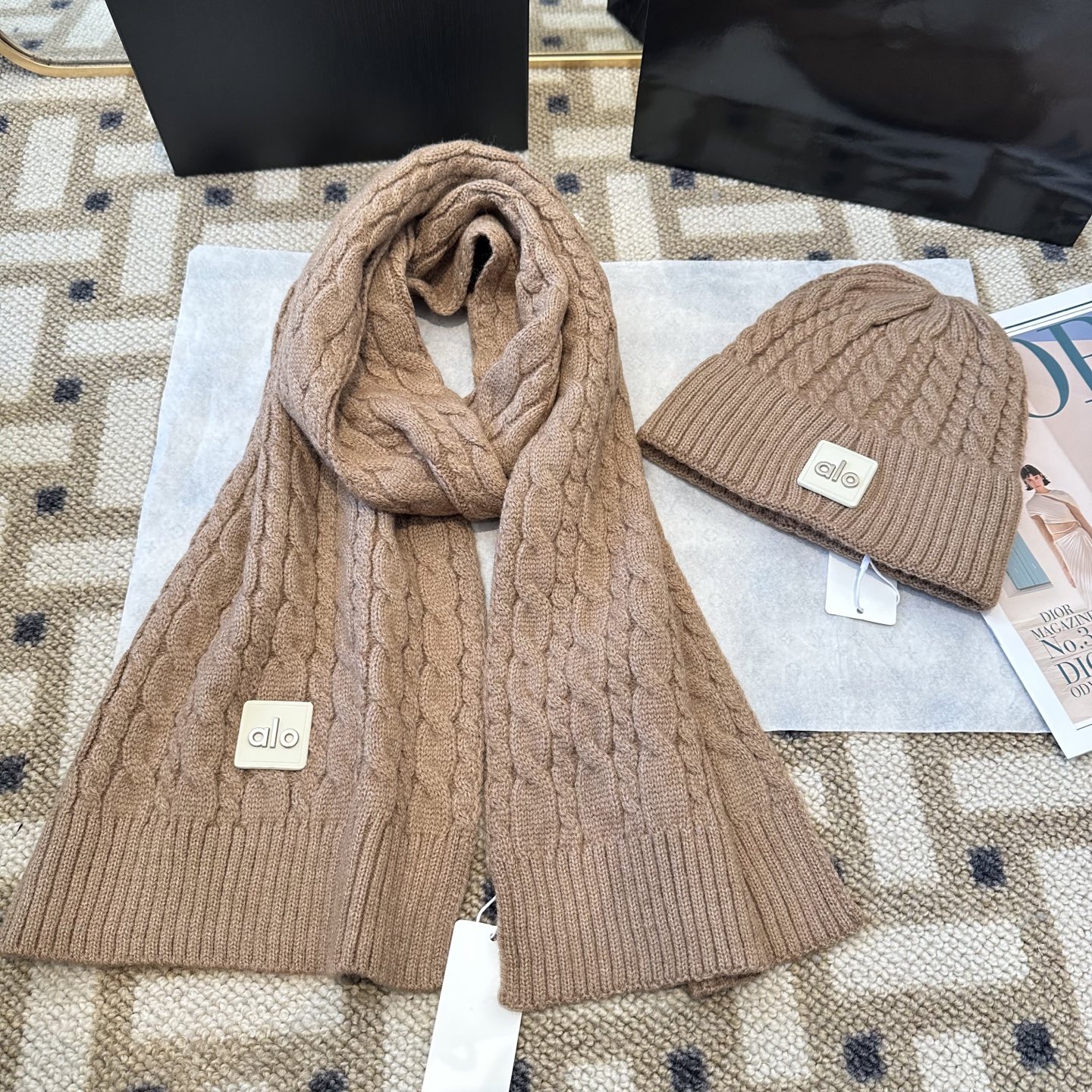 P125 alo 针织🧶套装
砖柜新款！一上架便火遍小红书~
全网首发 对色对版
首批货量充足 快快入手