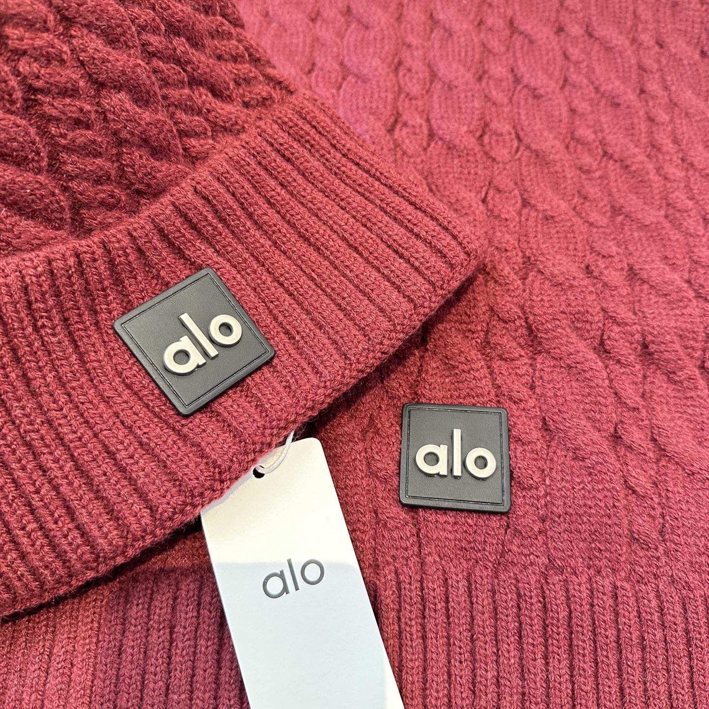 P125 alo 针织🧶套装
砖柜新款！一上架便火遍小红书~
全网首发 对色对版
首批货量充足 快快入手