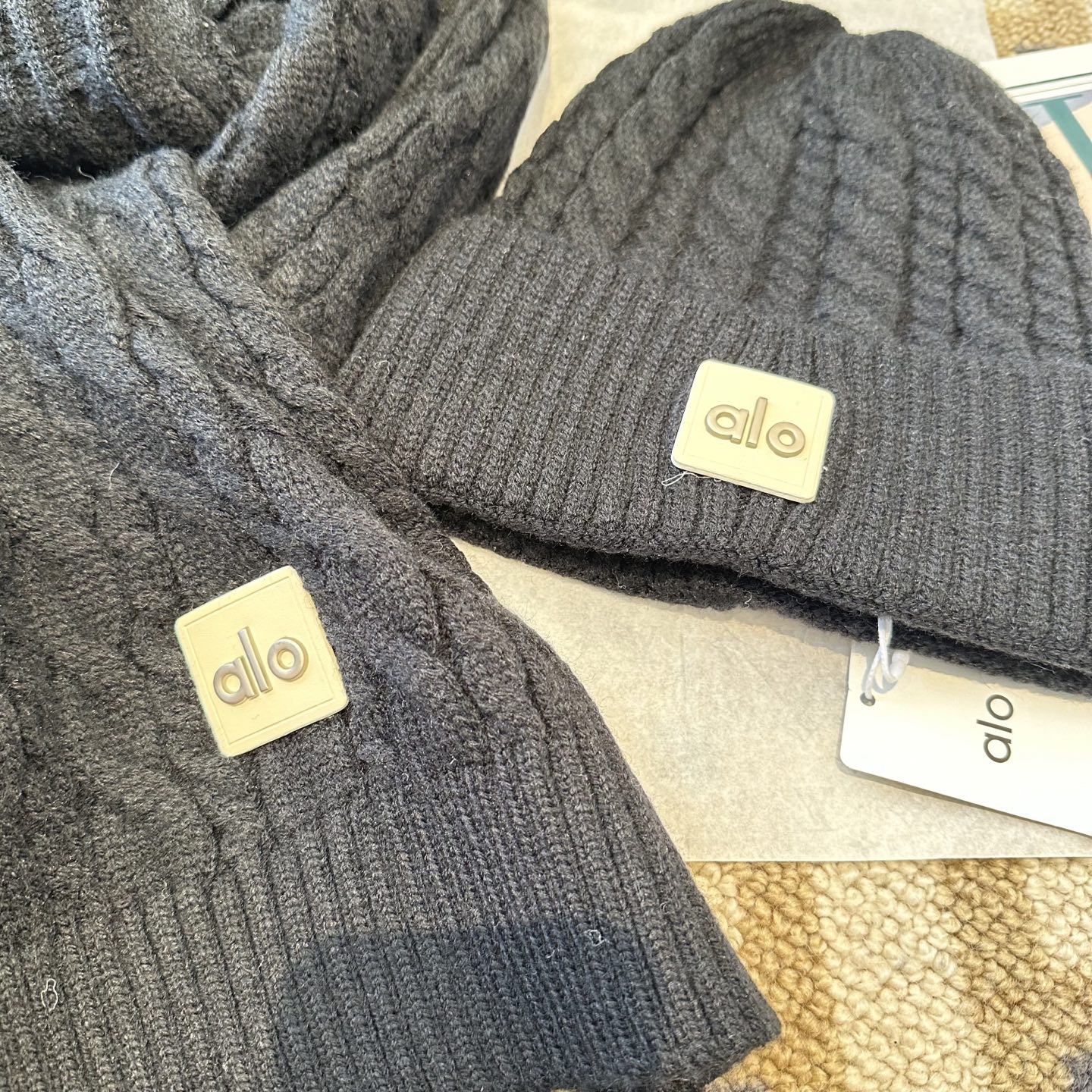 P125 alo 针织🧶套装
砖柜新款！一上架便火遍小红书~
全网首发 对色对版
首批货量充足 快快入手