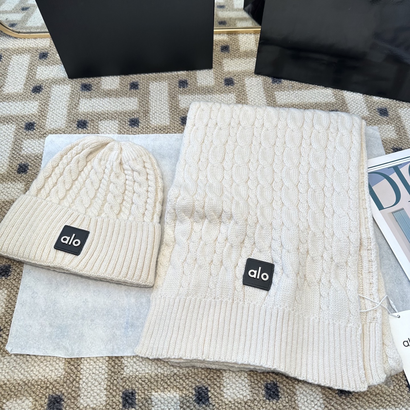 P125 alo 针织🧶套装
砖柜新款！一上架便火遍小红书~
全网首发 对色对版
首批货量充足 快快入手