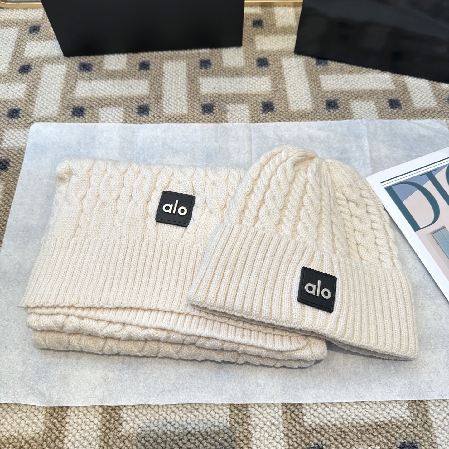 P125 alo 针织🧶套装
砖柜新款！一上架便火遍小红书~
全网首发 对色对版
首批货量充足 快快入手