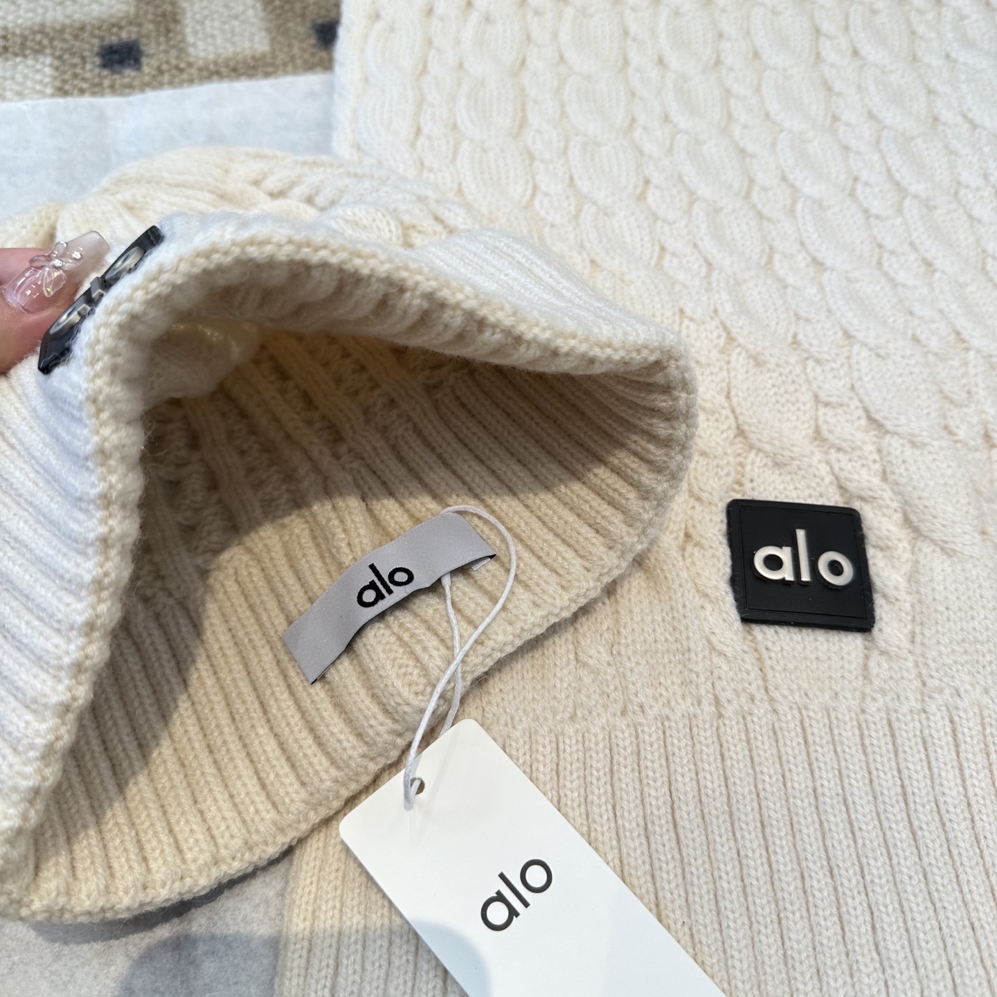 P125 alo 针织🧶套装
砖柜新款！一上架便火遍小红书~
全网首发 对色对版
首批货量充足 快快入手