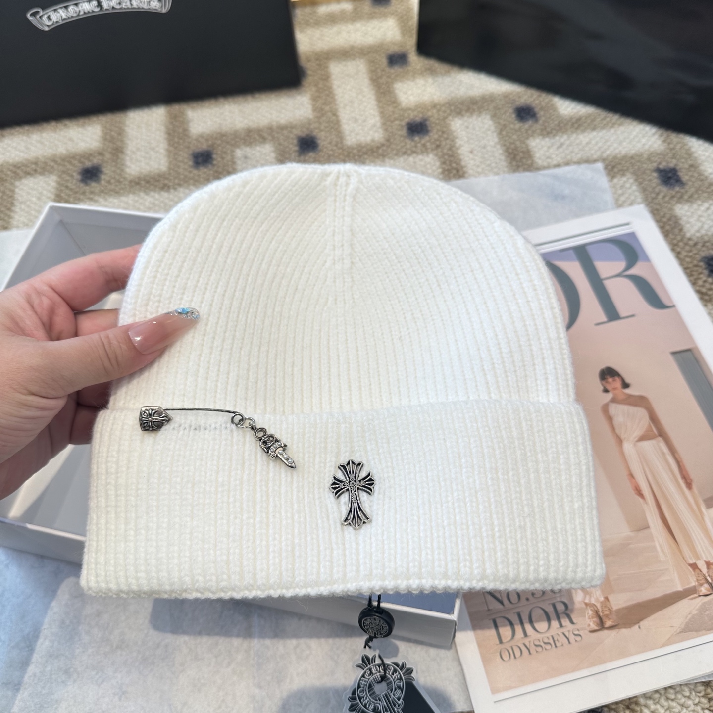 克罗心 秋冬款羊毛针织毛线帽这款必定是极简主义的最爱干净，利索，时尚百搭，绝对不挑脸型！属于时尚经典的万