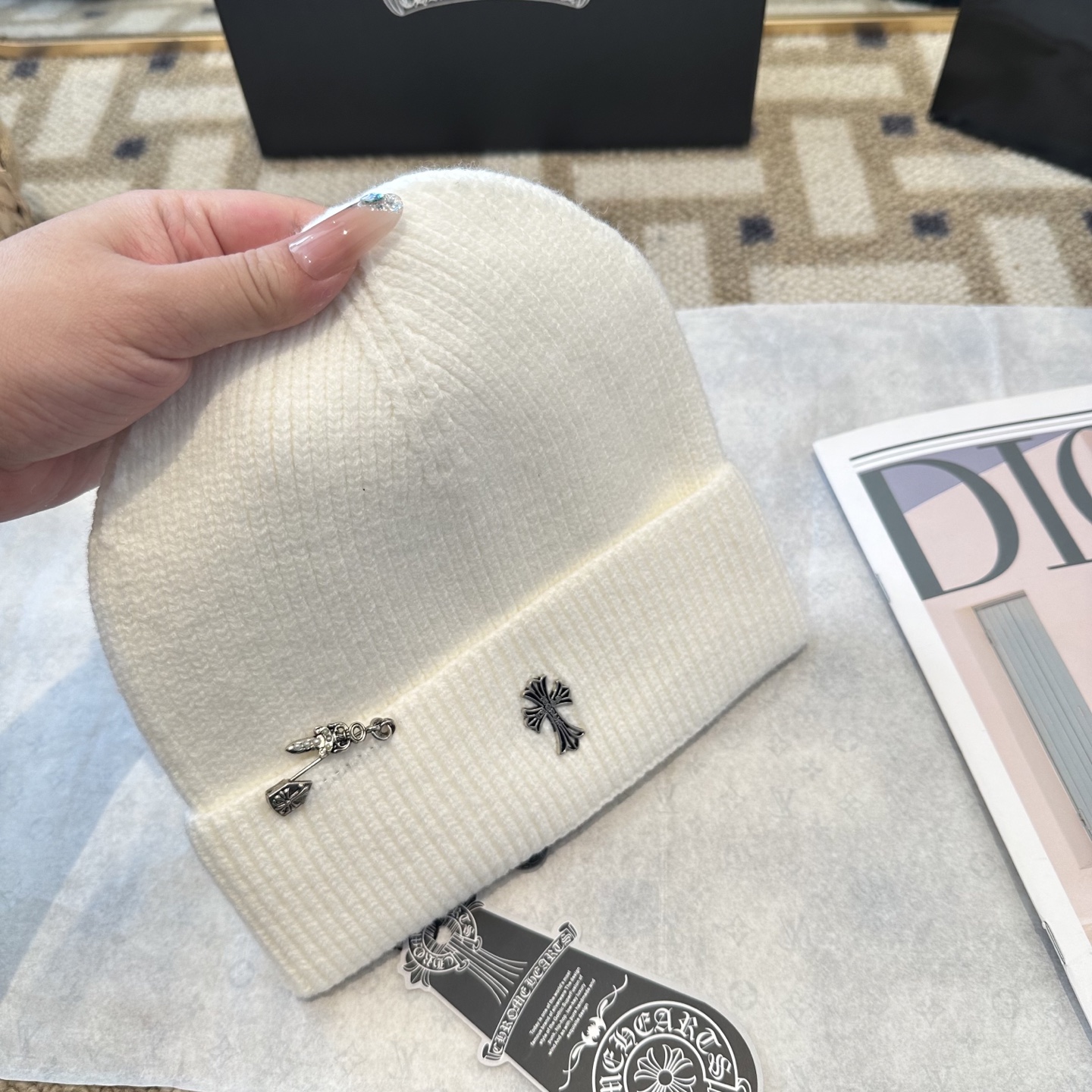 克罗心 秋冬款羊毛针织毛线帽这款必定是极简主义的最爱干净，利索，时尚百搭，绝对不挑脸型！属于时尚经典的万