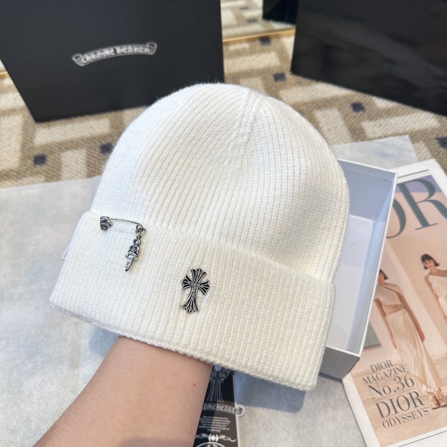 克罗心 秋冬款羊毛针织毛线帽这款必定是极简主义的最爱干净，利索，时尚百搭，绝对不挑脸型！属于时尚经典的万