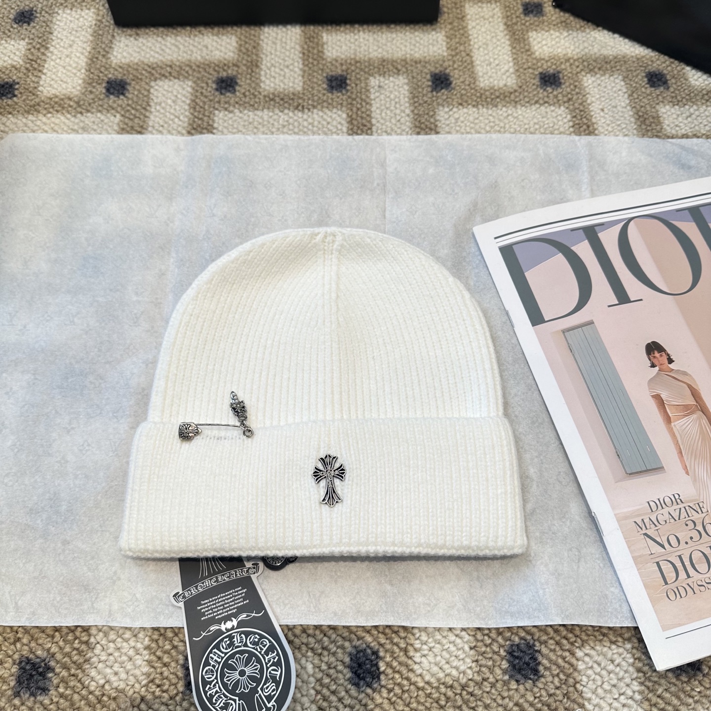 克罗心 秋冬款羊毛针织毛线帽这款必定是极简主义的最爱干净，利索，时尚百搭，绝对不挑脸型！属于时尚经典的万