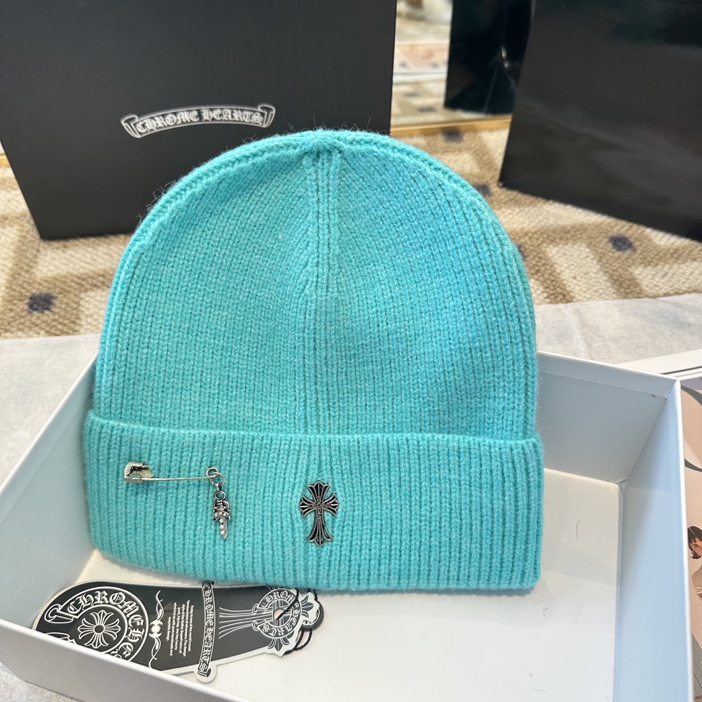 克罗心 秋冬款羊毛针织毛线帽这款必定是极简主义的最爱干净，利索，时尚百搭，绝对不挑脸型！属于时尚经典的万