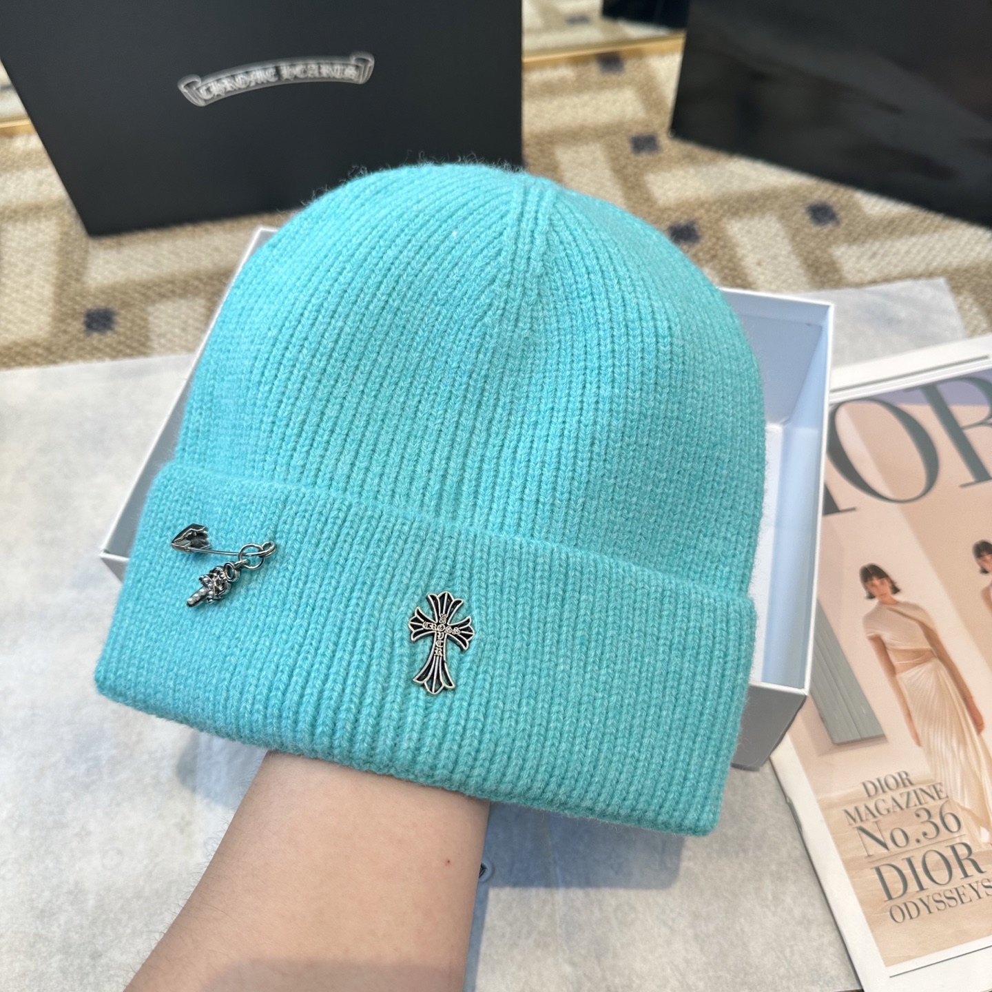 克罗心 秋冬款羊毛针织毛线帽这款必定是极简主义的最爱干净，利索，时尚百搭，绝对不挑脸型！属于时尚经典的万