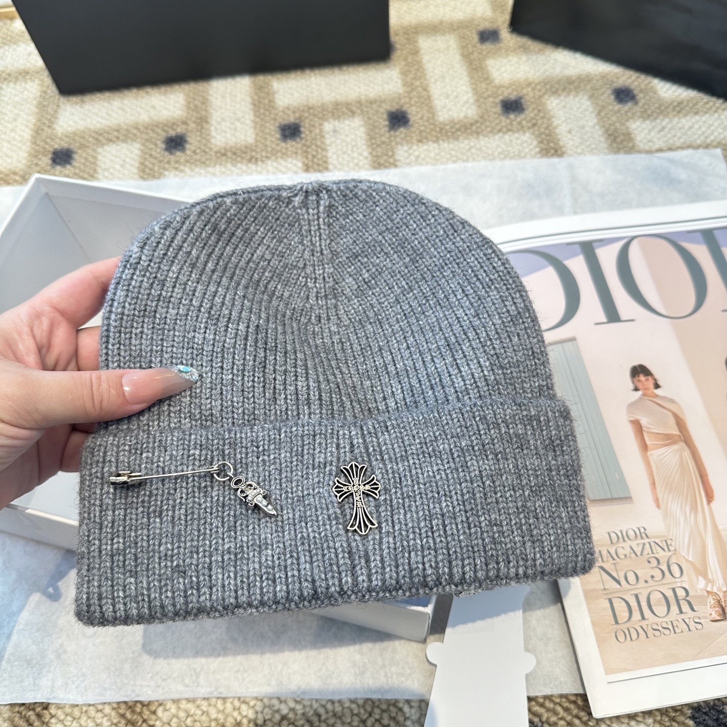 克罗心 秋冬款羊毛针织毛线帽这款必定是极简主义的最爱干净，利索，时尚百搭，绝对不挑脸型！属于时尚经典的万