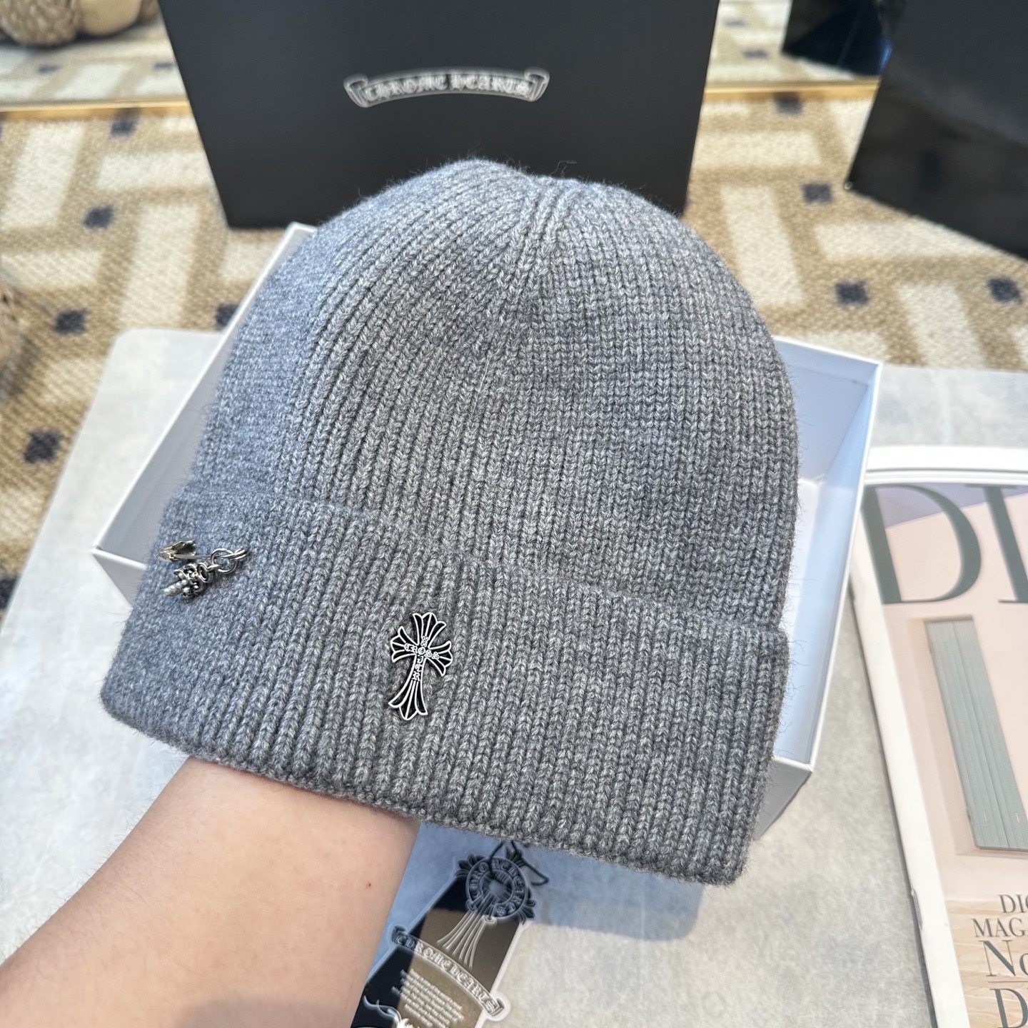 克罗心 秋冬款羊毛针织毛线帽这款必定是极简主义的最爱干净，利索，时尚百搭，绝对不挑脸型！属于时尚经典的万