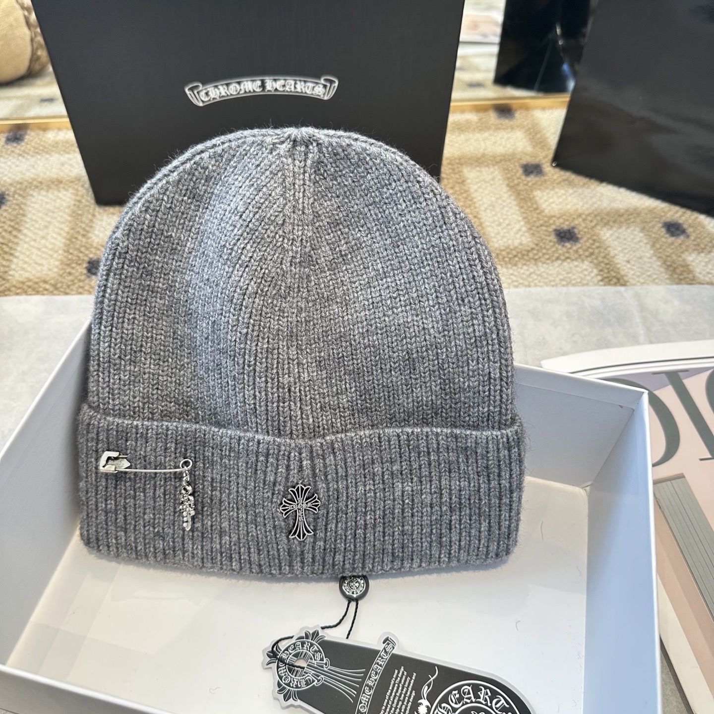 克罗心 秋冬款羊毛针织毛线帽这款必定是极简主义的最爱干净，利索，时尚百搭，绝对不挑脸型！属于时尚经典的万