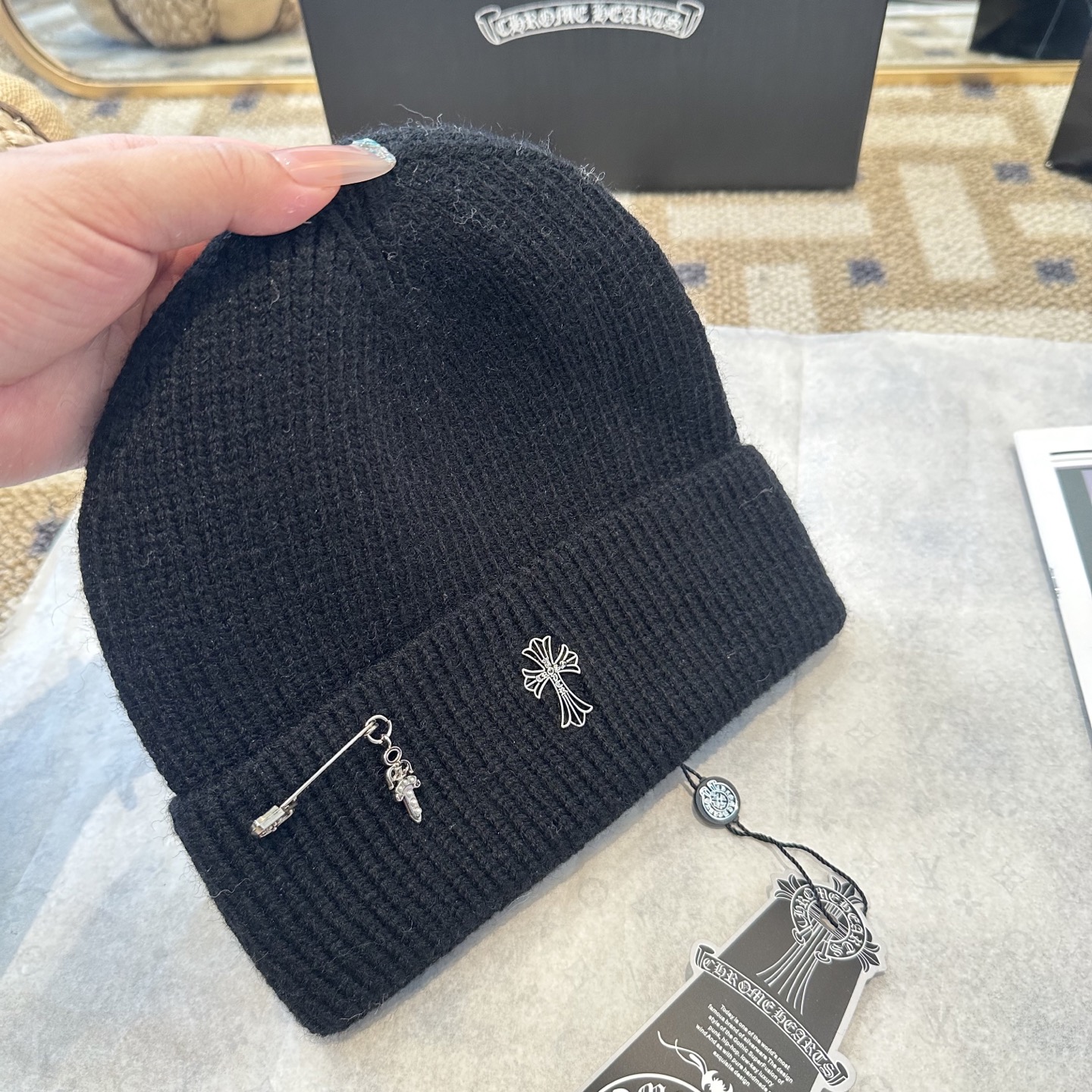 克罗心 秋冬款羊毛针织毛线帽这款必定是极简主义的最爱干净，利索，时尚百搭，绝对不挑脸型！属于时尚经典的万