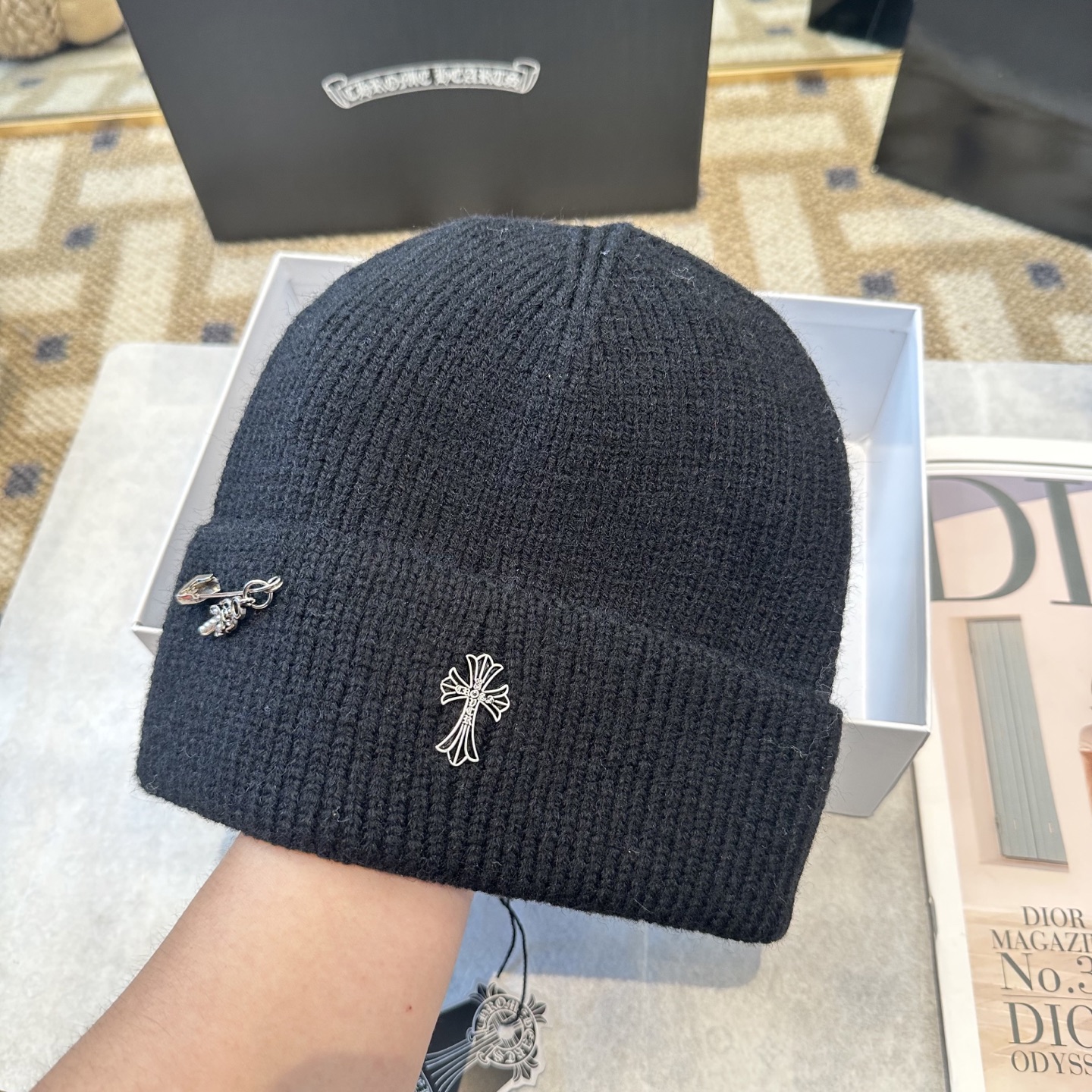 克罗心 秋冬款羊毛针织毛线帽这款必定是极简主义的最爱干净，利索，时尚百搭，绝对不挑脸型！属于时尚经典的万