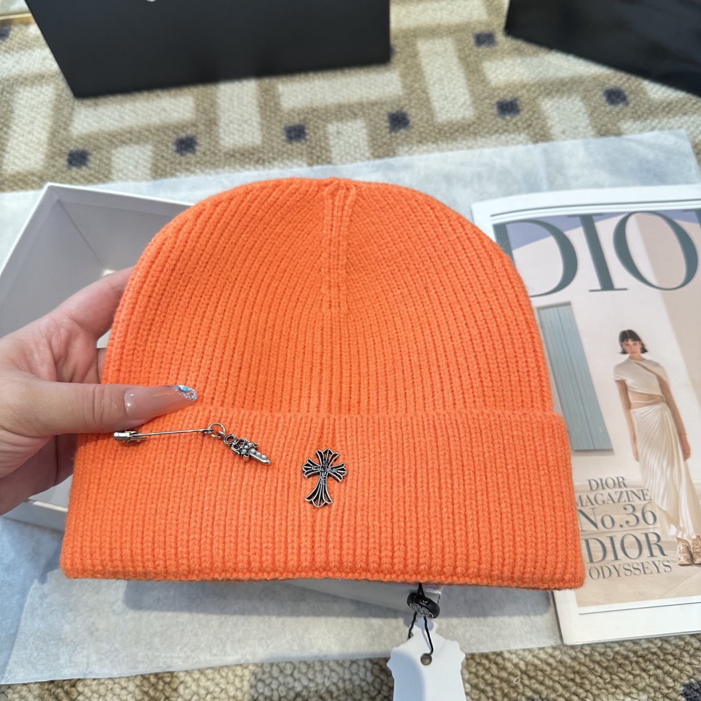 克罗心 秋冬款羊毛针织毛线帽这款必定是极简主义的最爱干净，利索，时尚百搭，绝对不挑脸型！属于时尚经典的万