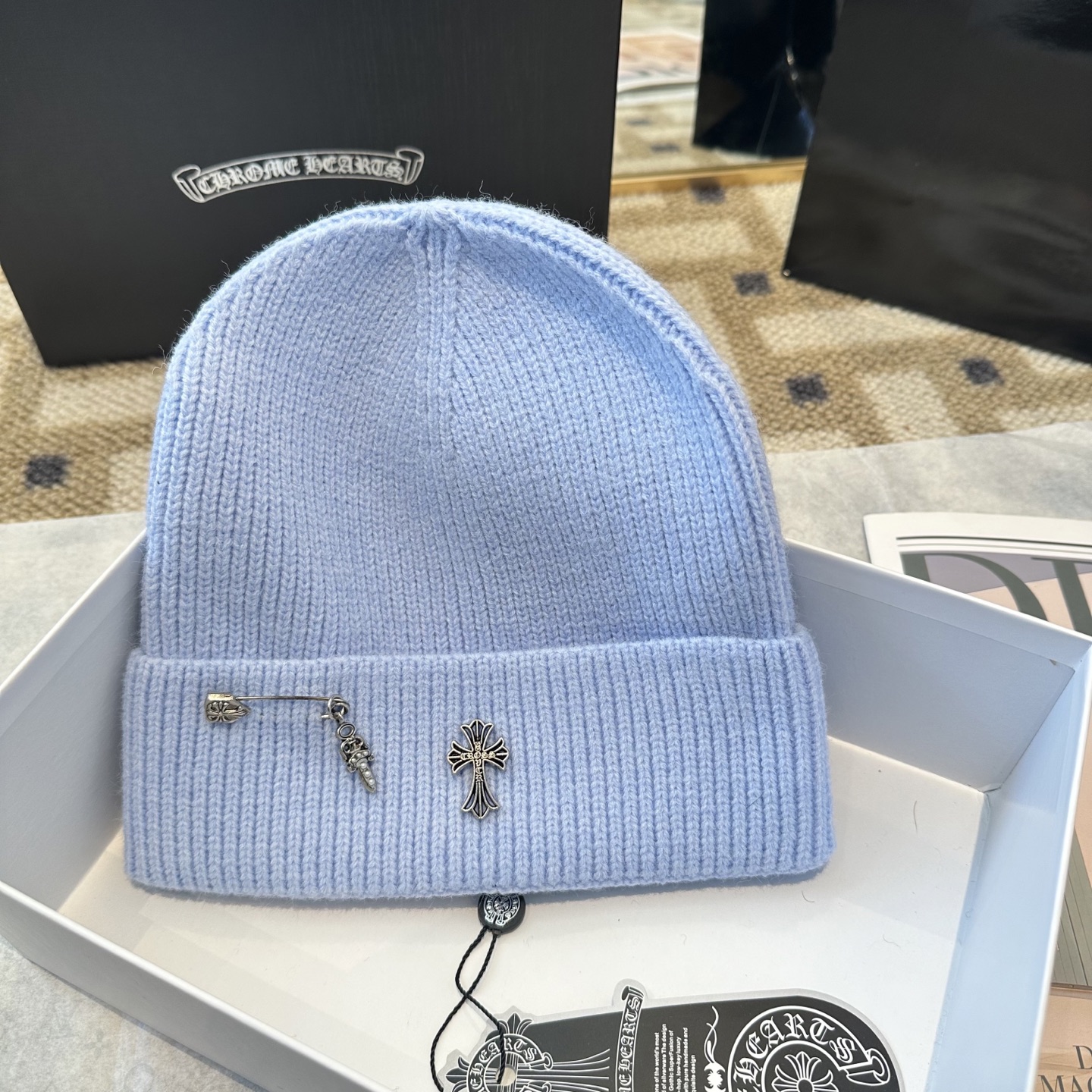 克罗心 秋冬款羊毛针织毛线帽这款必定是极简主义的最爱干净，利索，时尚百搭，绝对不挑脸型！属于时尚经典的万