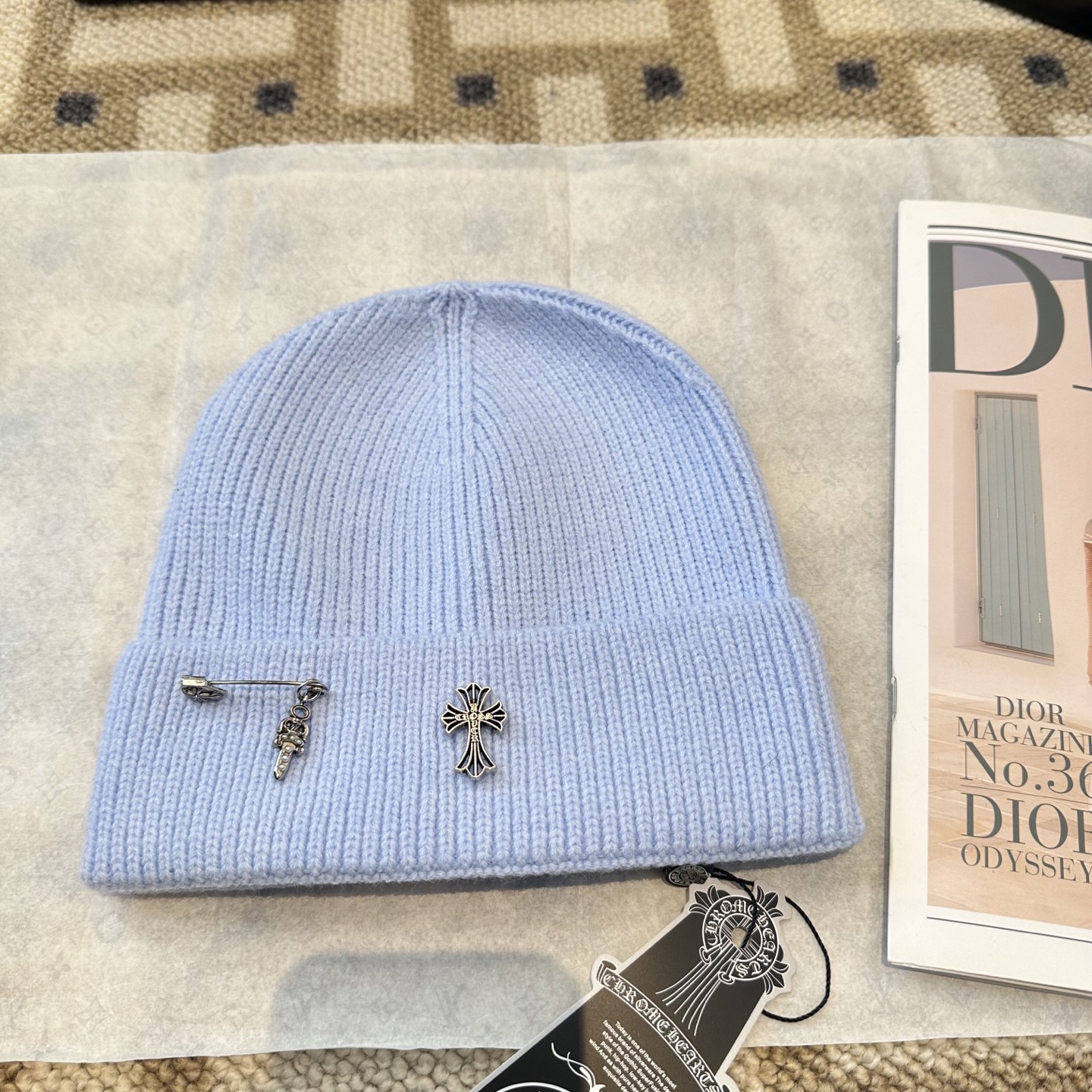 克罗心 秋冬款羊毛针织毛线帽这款必定是极简主义的最爱干净，利索，时尚百搭，绝对不挑脸型！属于时尚经典的万