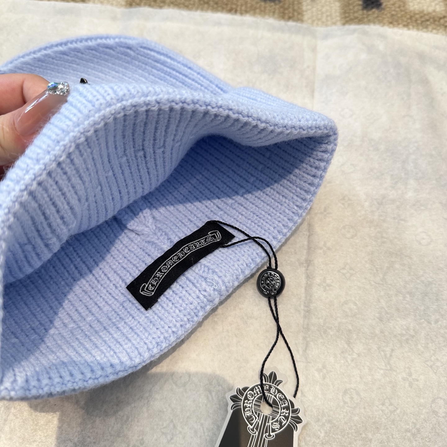 克罗心 秋冬款羊毛针织毛线帽这款必定是极简主义的最爱干净，利索，时尚百搭，绝对不挑脸型！属于时尚经典的万