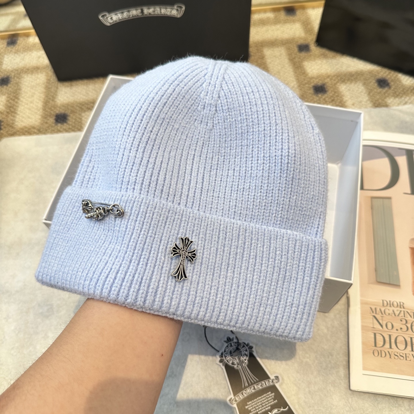 克罗心 秋冬款羊毛针织毛线帽这款必定是极简主义的最爱干净，利索，时尚百搭，绝对不挑脸型！属于时尚经典的万