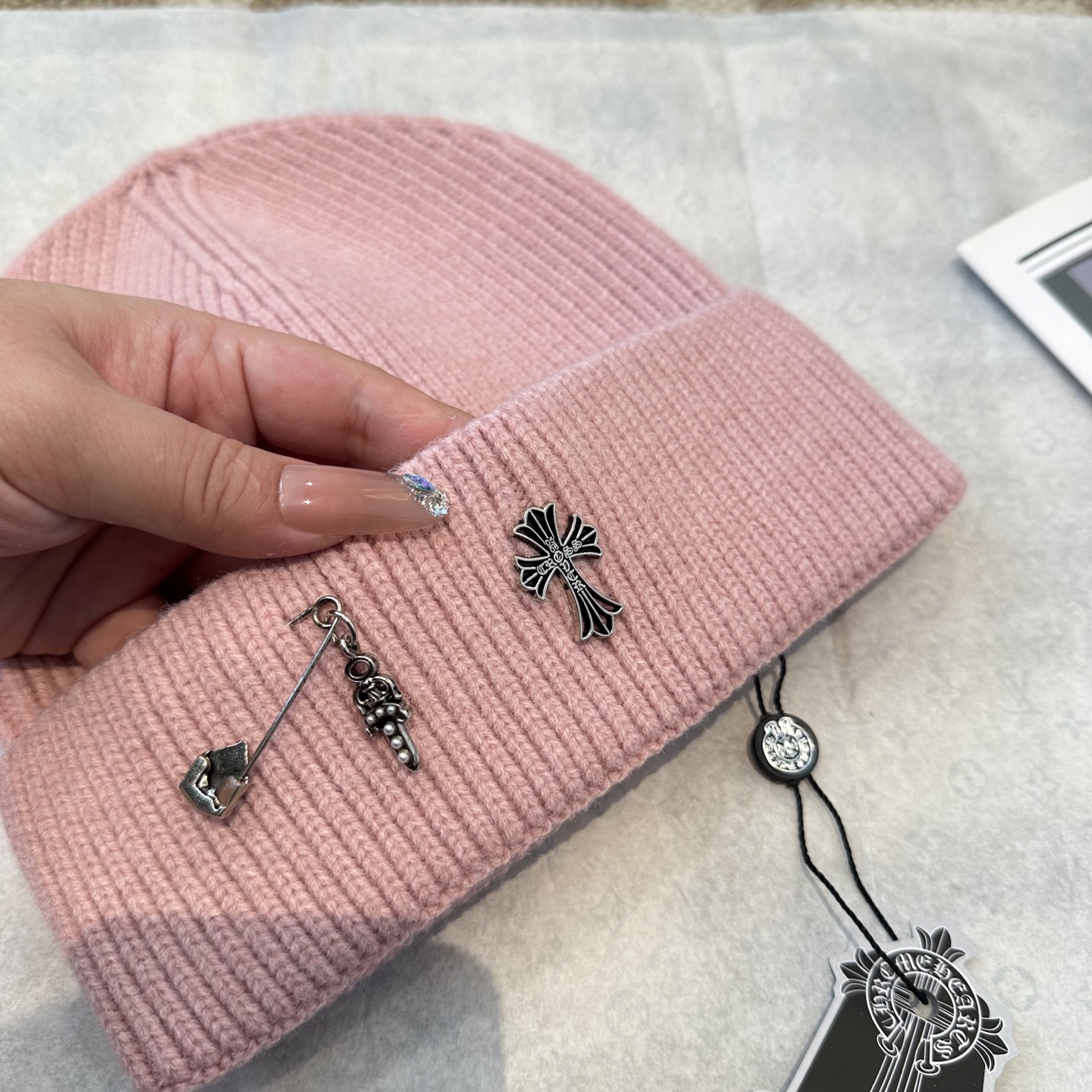 克罗心 秋冬款羊毛针织毛线帽这款必定是极简主义的最爱干净，利索，时尚百搭，绝对不挑脸型！属于时尚经典的万