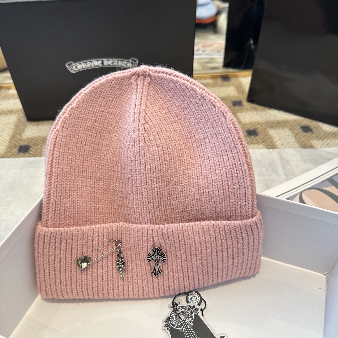 克罗心 秋冬款羊毛针织毛线帽这款必定是极简主义的最爱干净，利索，时尚百搭，绝对不挑脸型！属于时尚经典的万