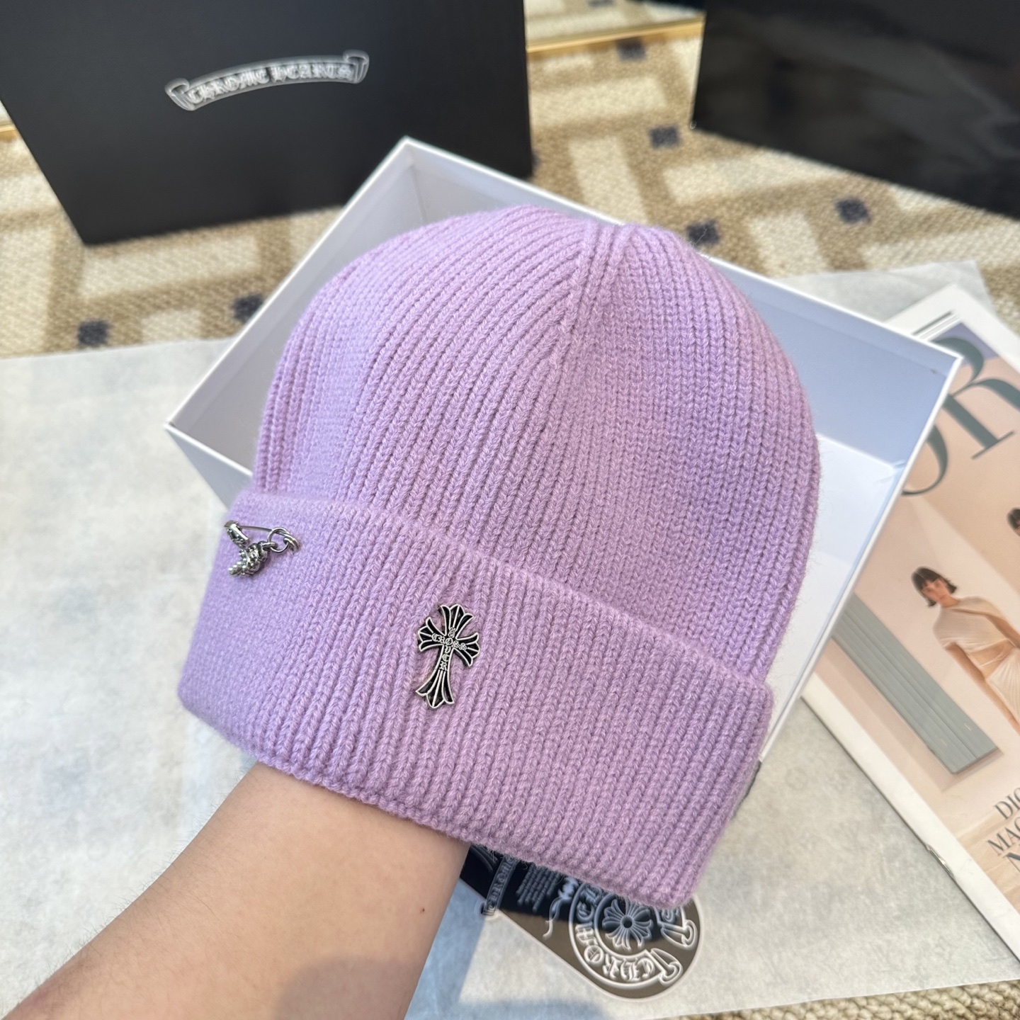 克罗心 秋冬款羊毛针织毛线帽这款必定是极简主义的最爱干净，利索，时尚百搭，绝对不挑脸型！属于时尚经典的万