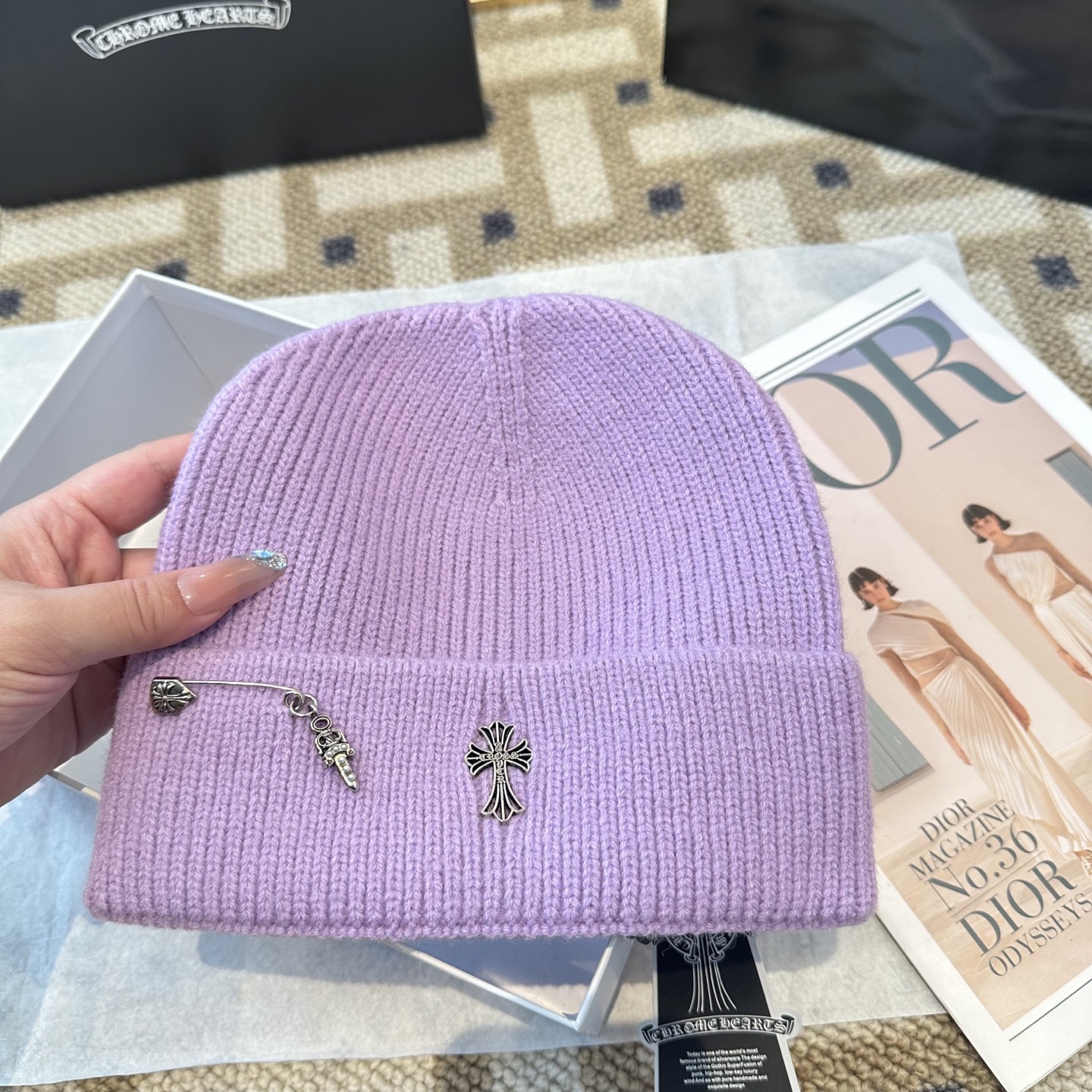 克罗心 秋冬款羊毛针织毛线帽这款必定是极简主义的最爱干净，利索，时尚百搭，绝对不挑脸型！属于时尚经典的万