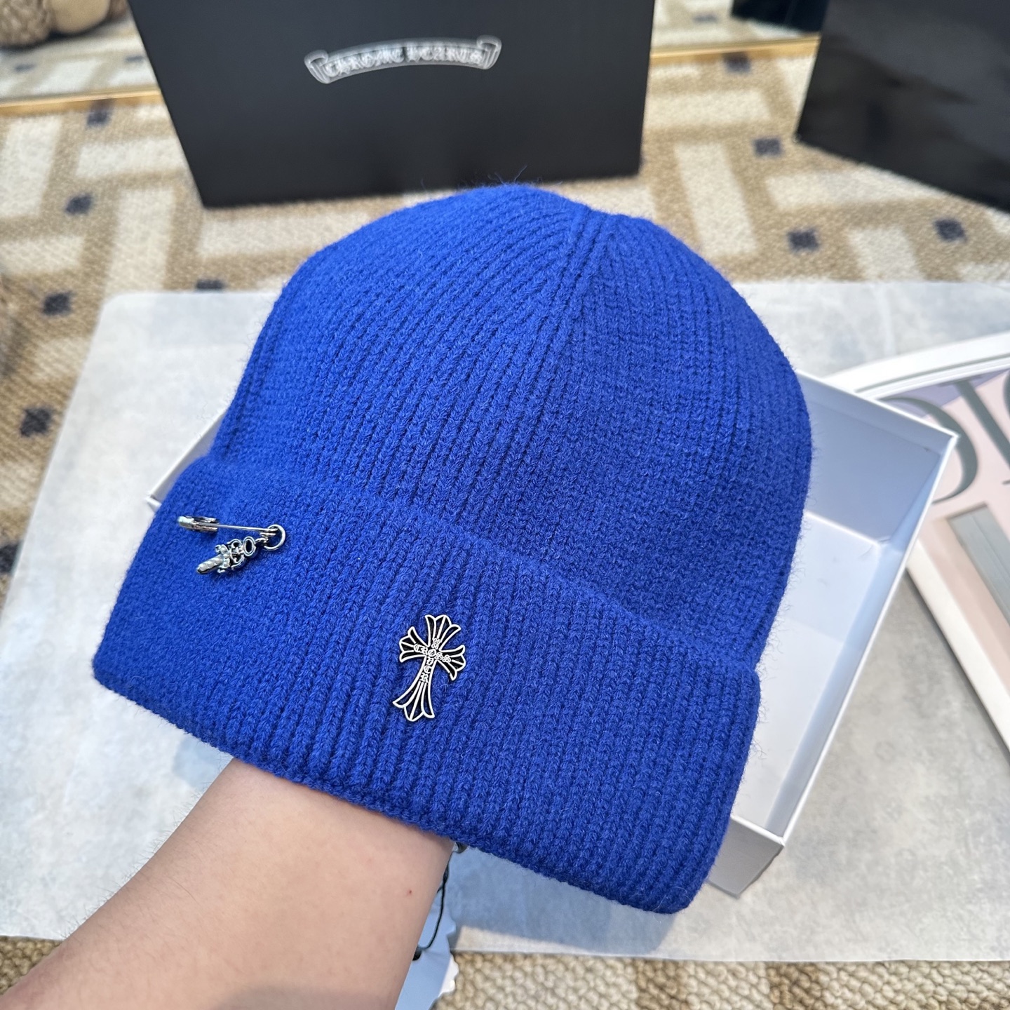 克罗心 秋冬款羊毛针织毛线帽这款必定是极简主义的最爱干净，利索，时尚百搭，绝对不挑脸型！属于时尚经典的万