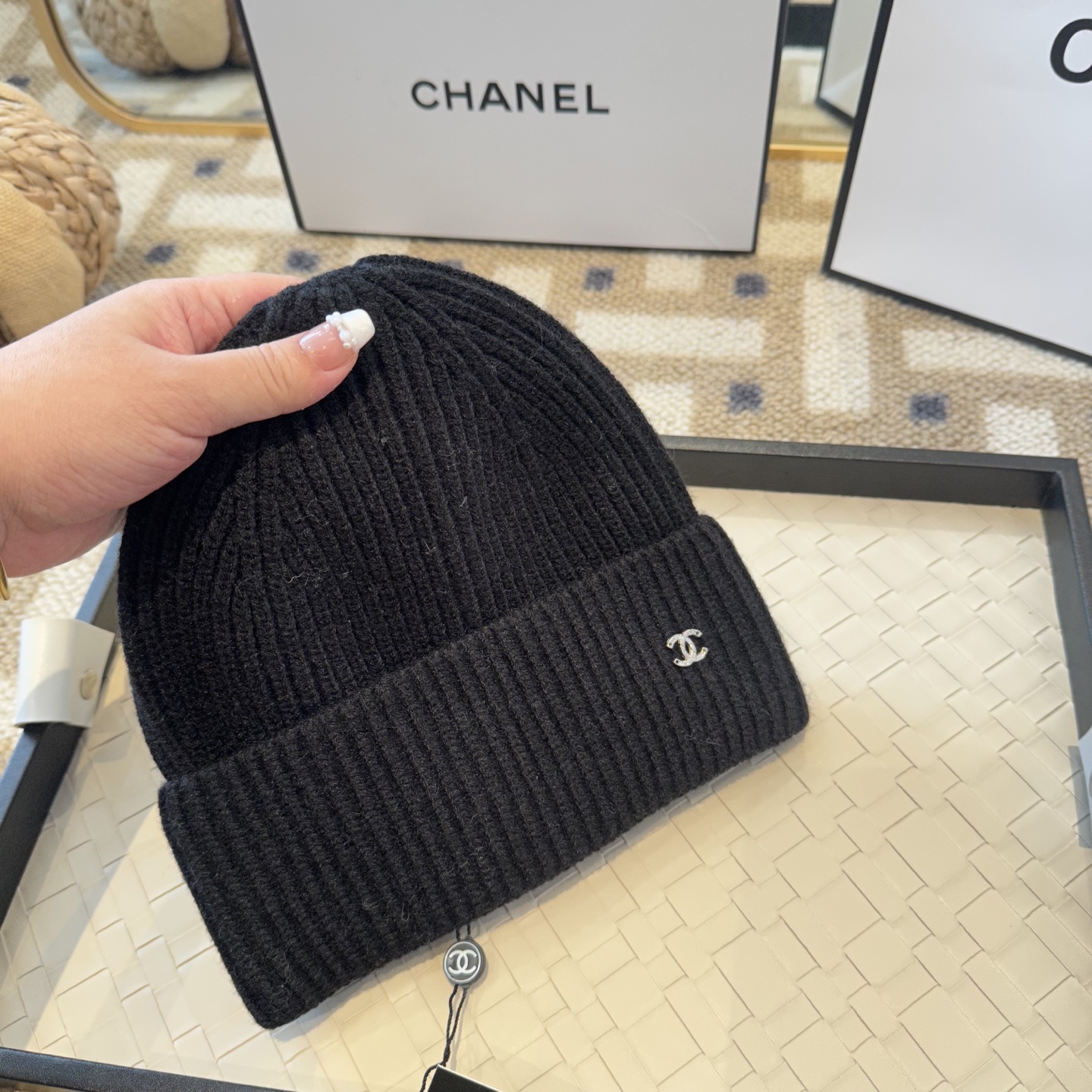 P62Chanel官网品质香奈儿秋冬网红时尚博主推荐款毛线帽，小红书爆款，手感超柔软舒适的针织线帽，弹性极佳！