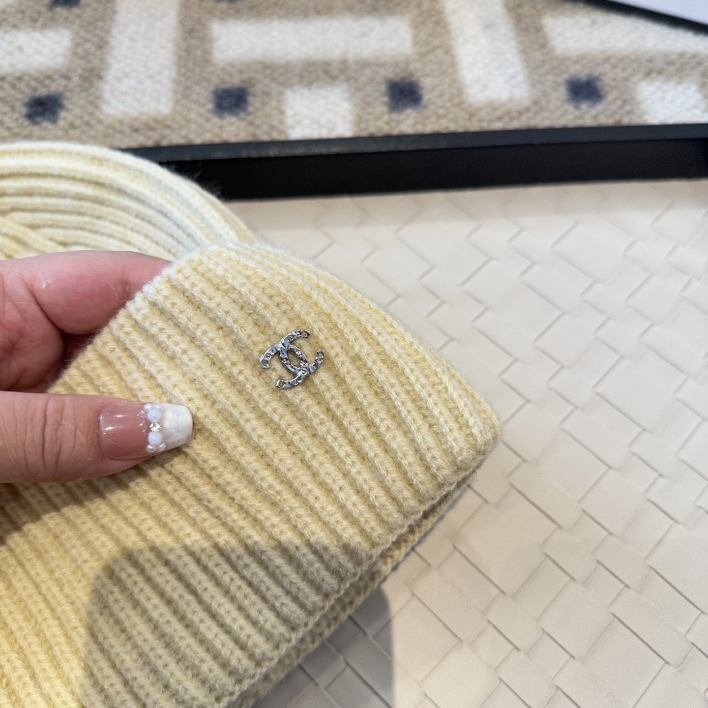 P62Chanel官网品质香奈儿秋冬网红时尚博主推荐款毛线帽，小红书爆款，手感超柔软舒适的针织线帽，弹性极佳！