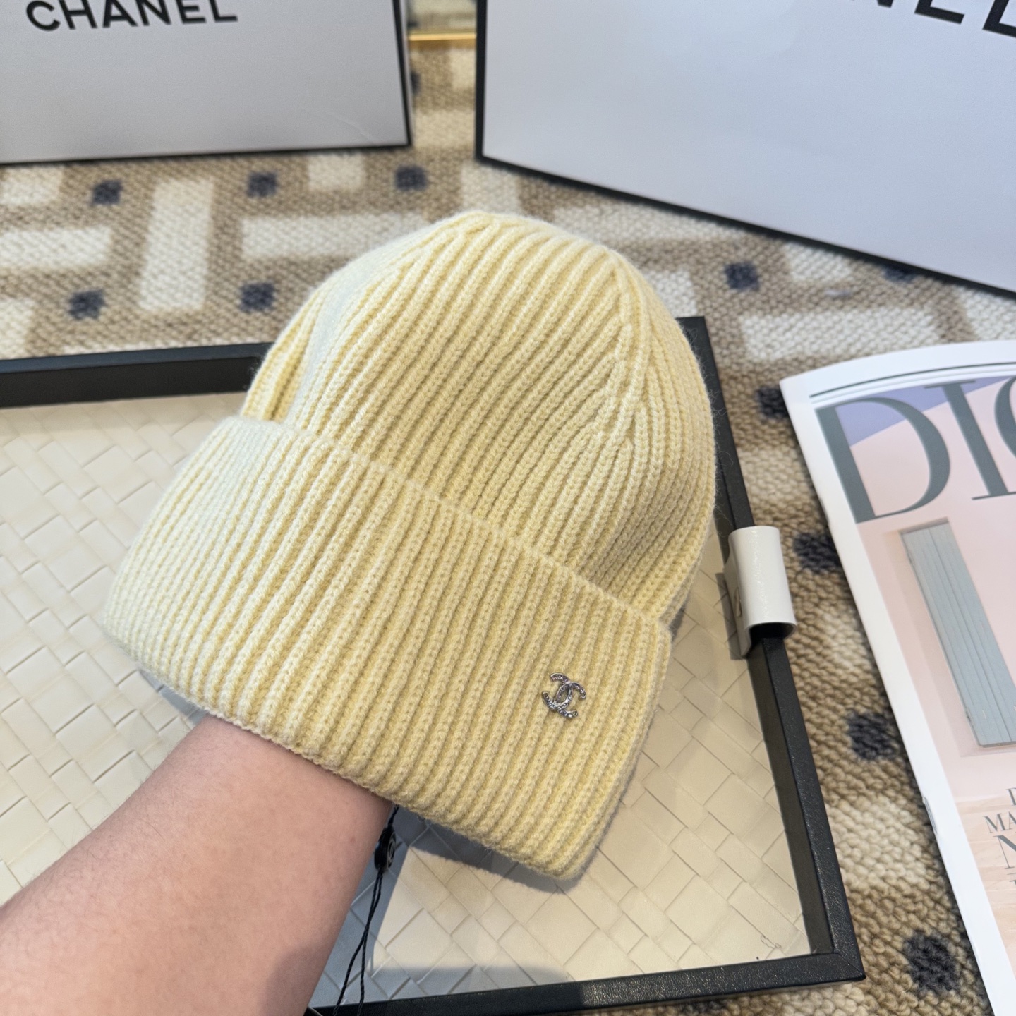 P62Chanel官网品质香奈儿秋冬网红时尚博主推荐款毛线帽，小红书爆款，手感超柔软舒适的针织线帽，弹性极佳！