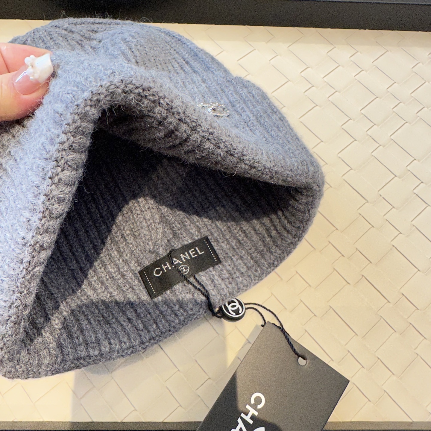 P62Chanel官网品质香奈儿秋冬网红时尚博主推荐款毛线帽，小红书爆款，手感超柔软舒适的针织线帽，弹性极佳！
