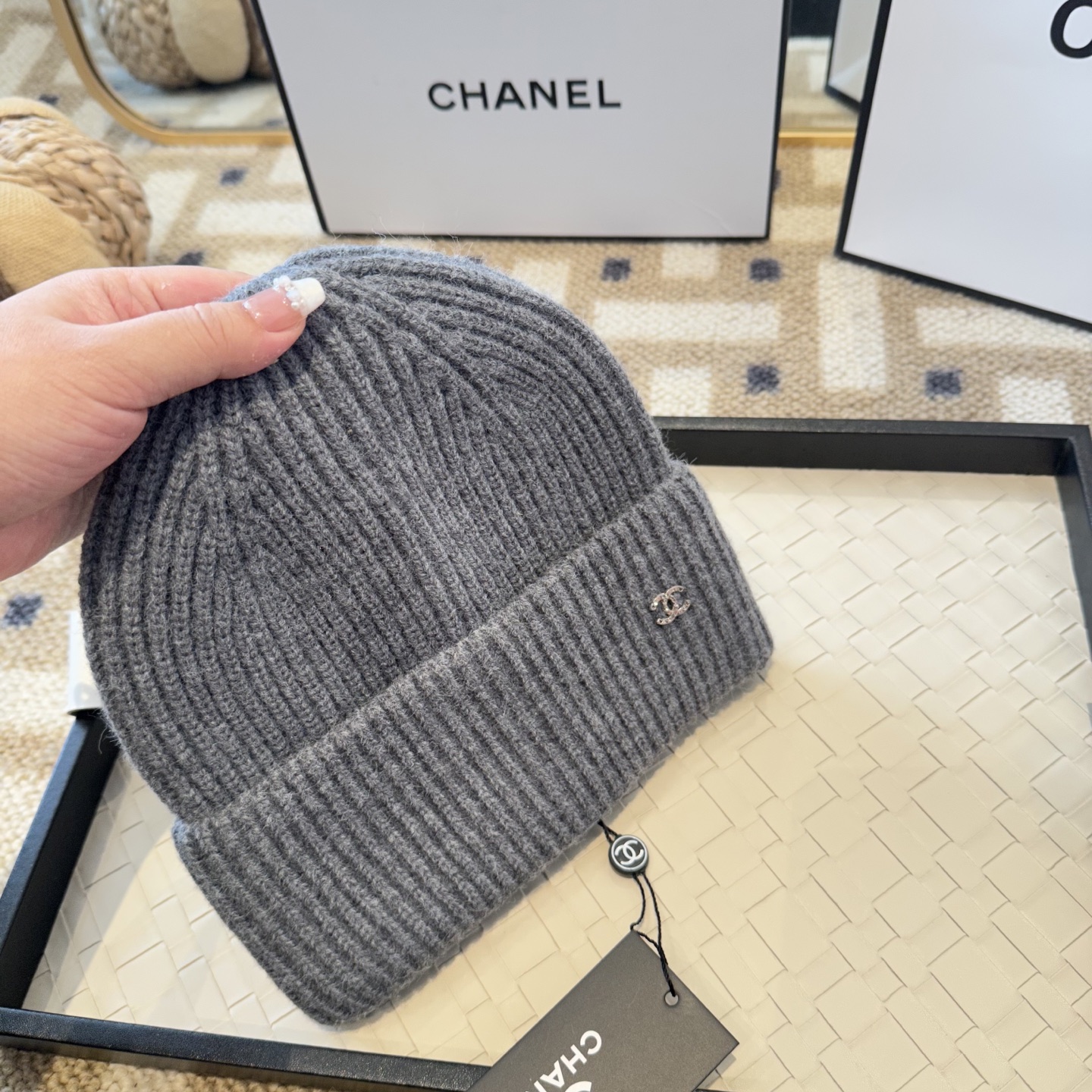 P62Chanel官网品质香奈儿秋冬网红时尚博主推荐款毛线帽，小红书爆款，手感超柔软舒适的针织线帽，弹性极佳！