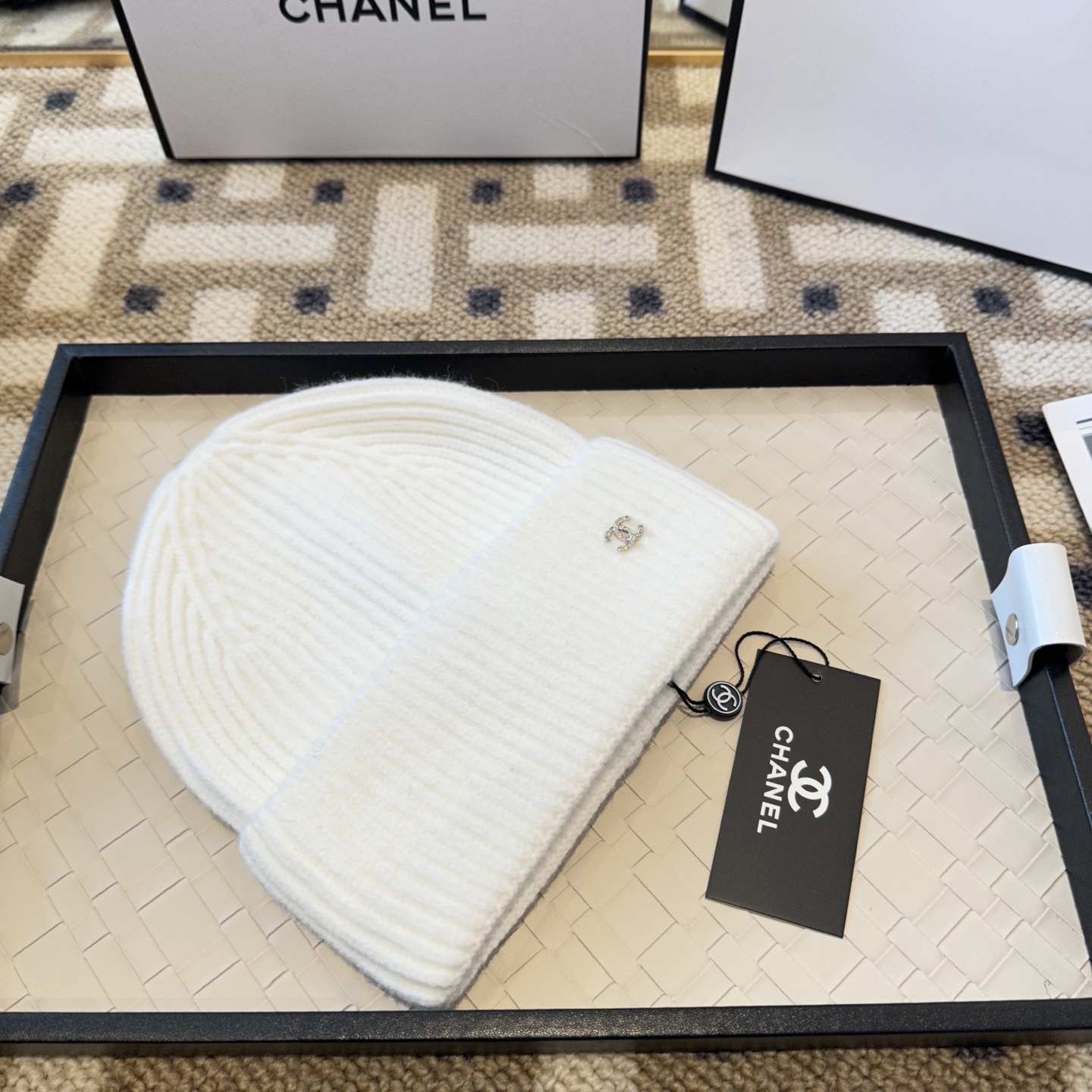 P62Chanel官网品质香奈儿秋冬网红时尚博主推荐款毛线帽，小红书爆款，手感超柔软舒适的针织线帽，弹性极佳！