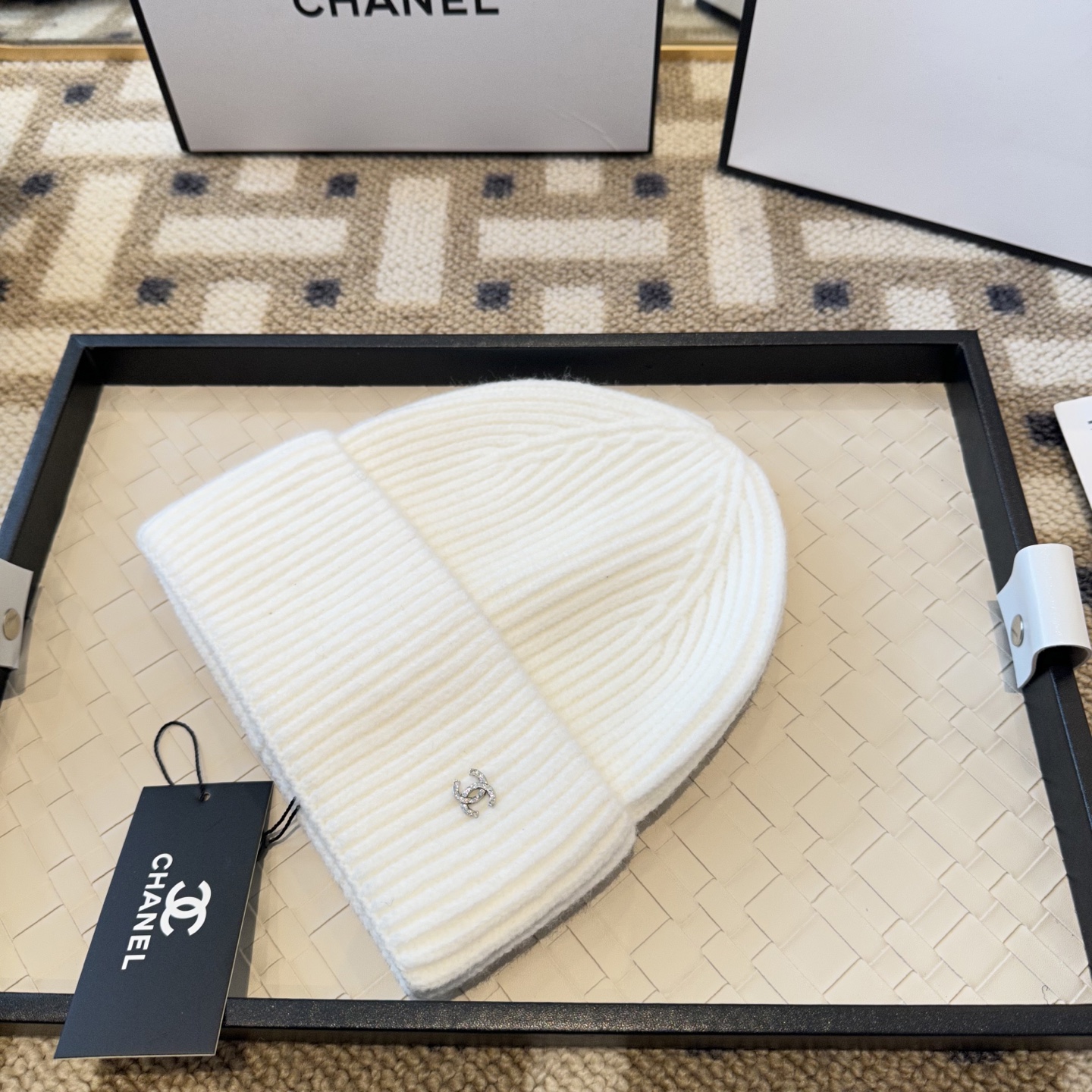 P62Chanel官网品质香奈儿秋冬网红时尚博主推荐款毛线帽，小红书爆款，手感超柔软舒适的针织线帽，弹性极佳！