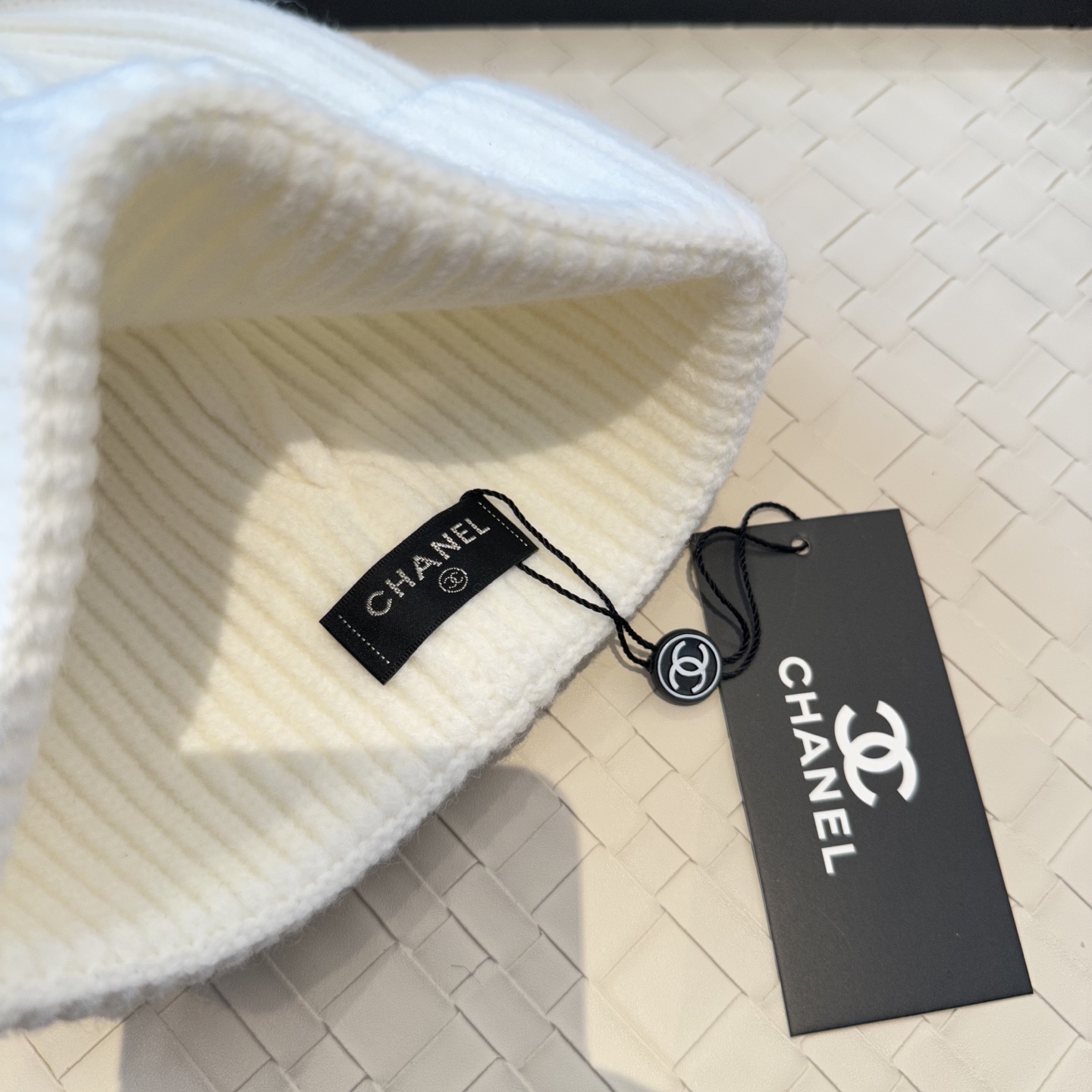 P62Chanel官网品质香奈儿秋冬网红时尚博主推荐款毛线帽，小红书爆款，手感超柔软舒适的针织线帽，弹性极佳！