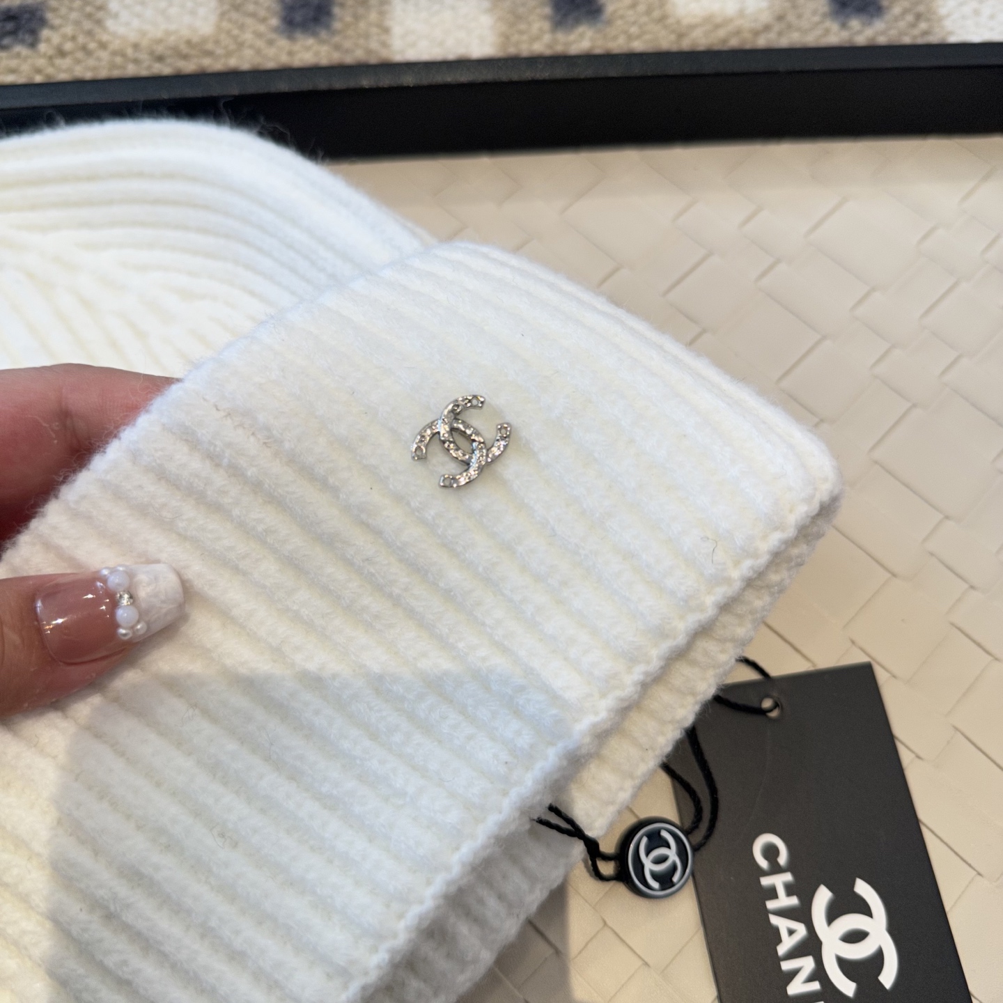 P62Chanel官网品质香奈儿秋冬网红时尚博主推荐款毛线帽，小红书爆款，手感超柔软舒适的针织线帽，弹性极佳！