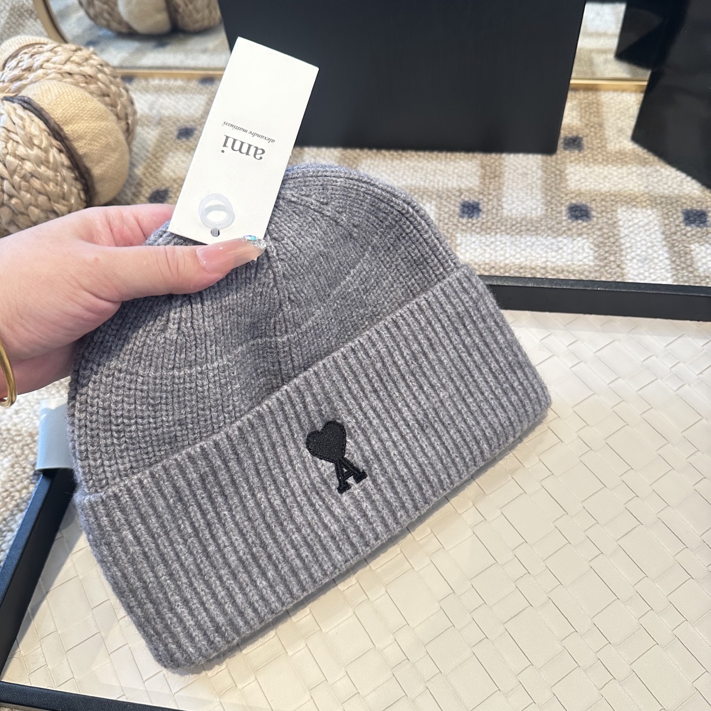 配防尘袋【ami法国潮牌】专柜新款简约时尚毛线针织，很潮！休闲运动款，经典制作，超级好搭衣服！