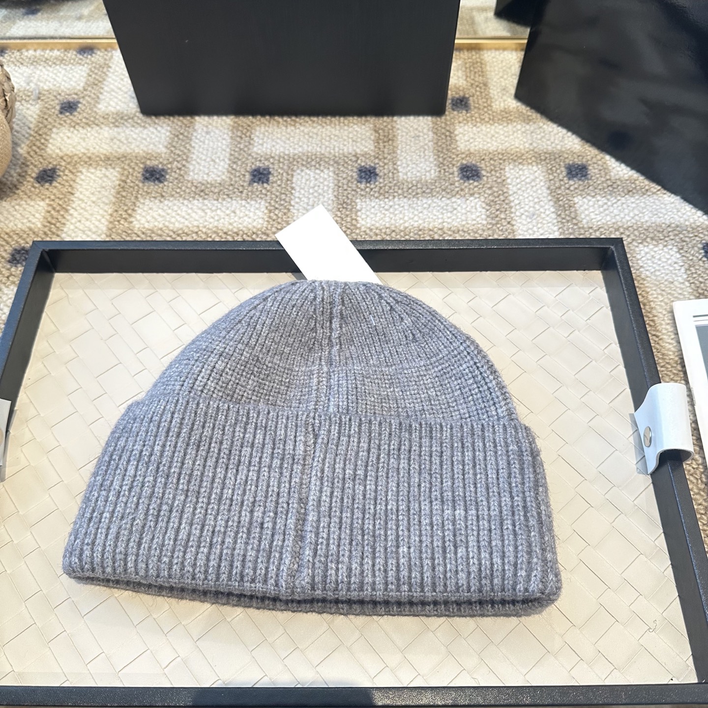 配防尘袋【ami法国潮牌】专柜新款简约时尚毛线针织，很潮！休闲运动款，经典制作，超级好搭衣服！