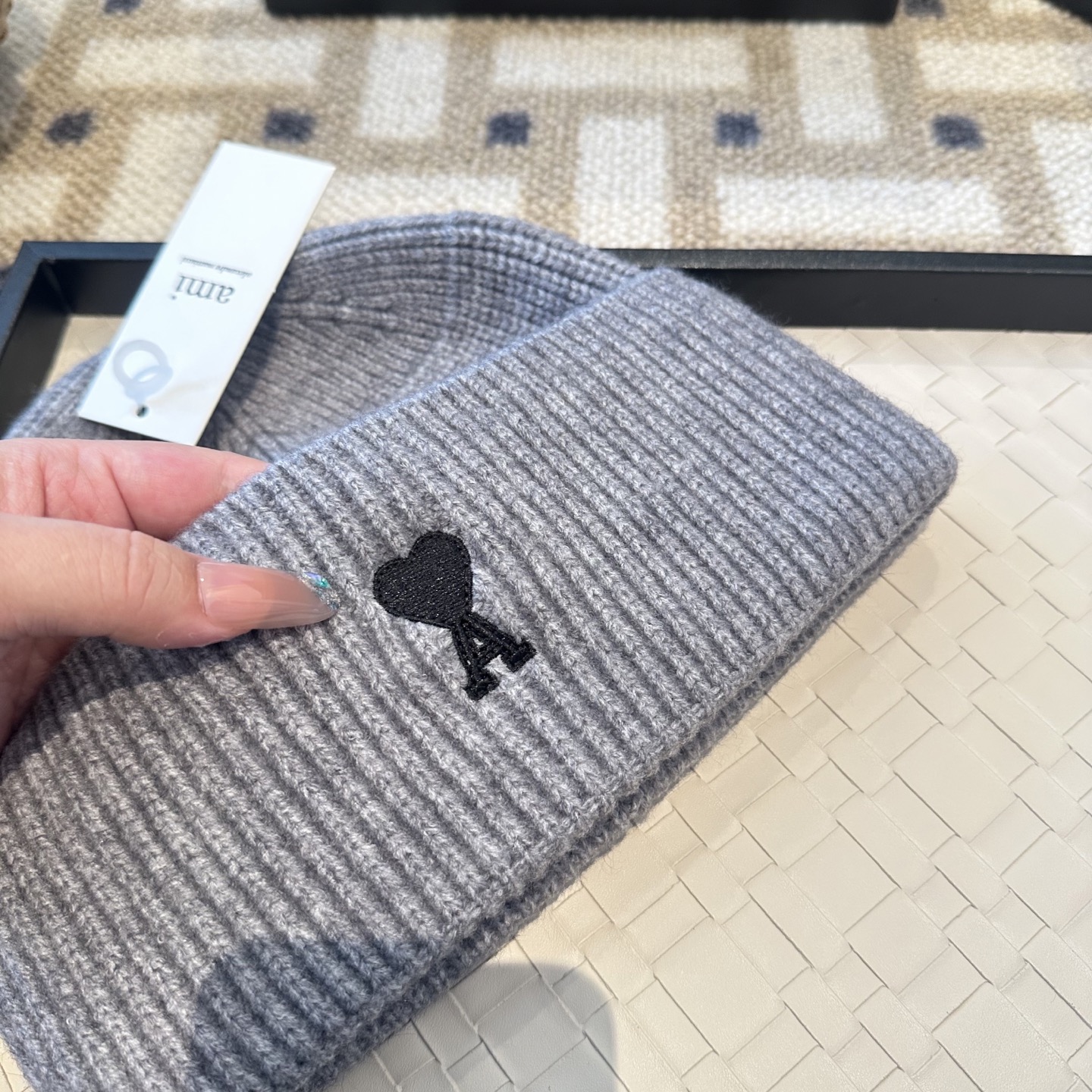 配防尘袋【ami法国潮牌】专柜新款简约时尚毛线针织，很潮！休闲运动款，经典制作，超级好搭衣服！